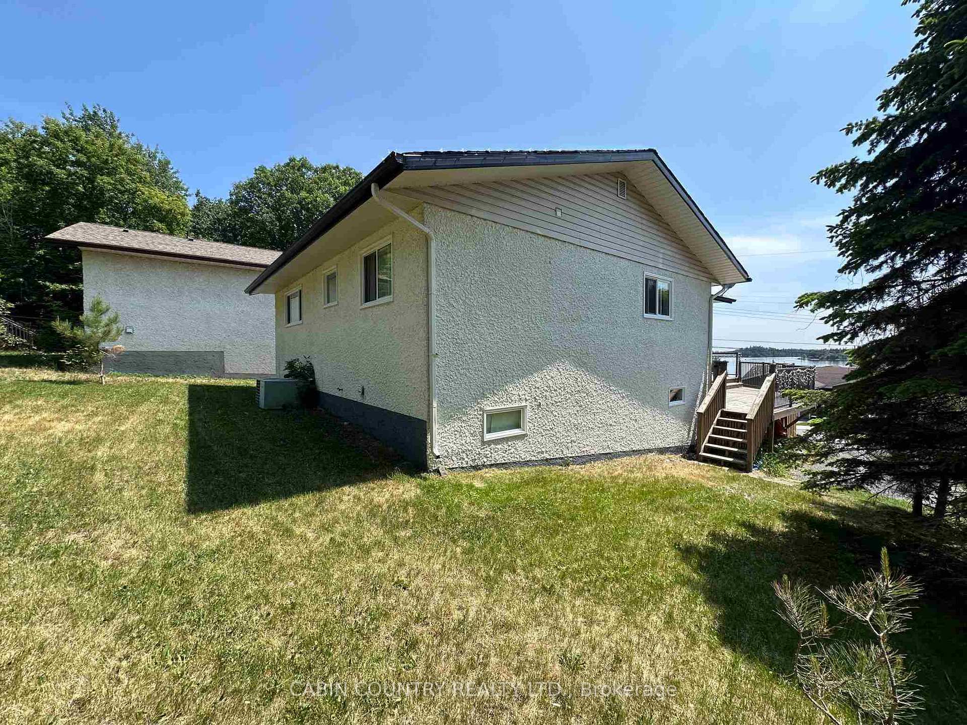 Photo 8 of 706 Beach Road, Kenora, Keewatin — HOMEH