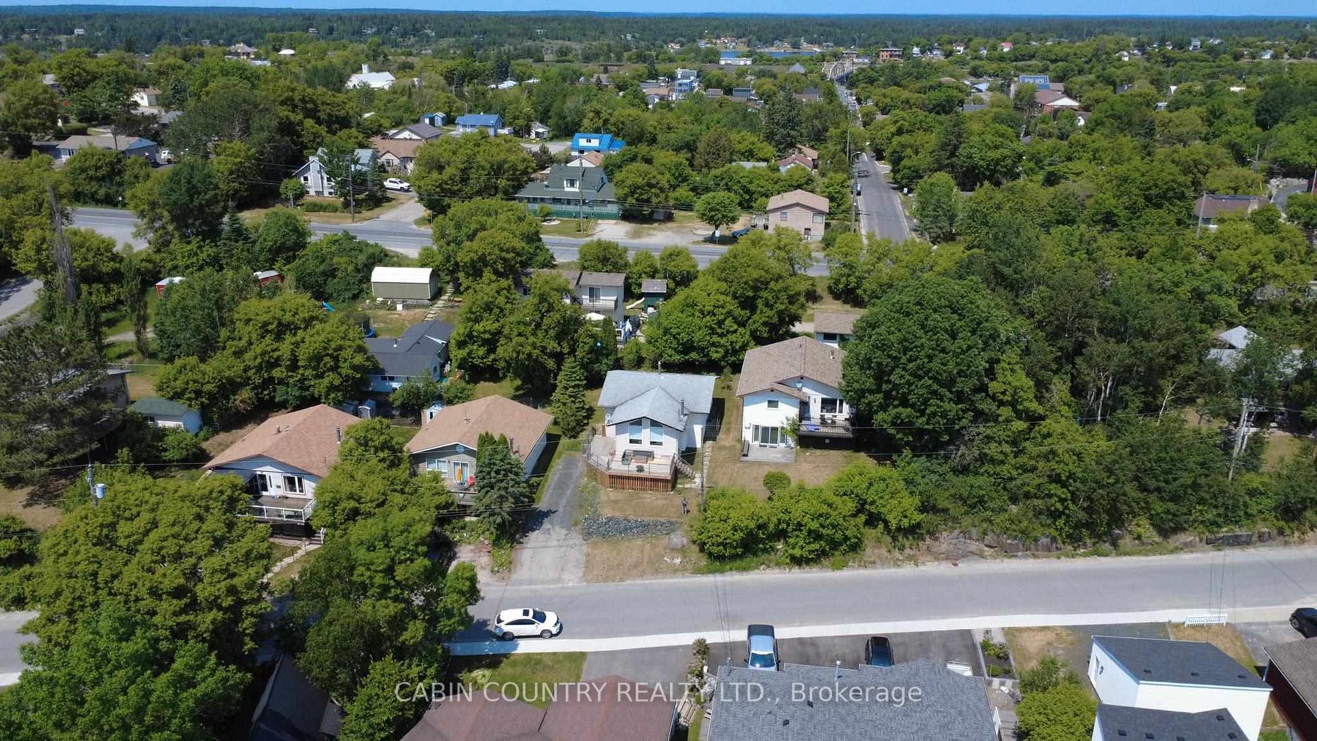 Photo 11 of 706 Beach Road, Kenora, Keewatin — HOMEH