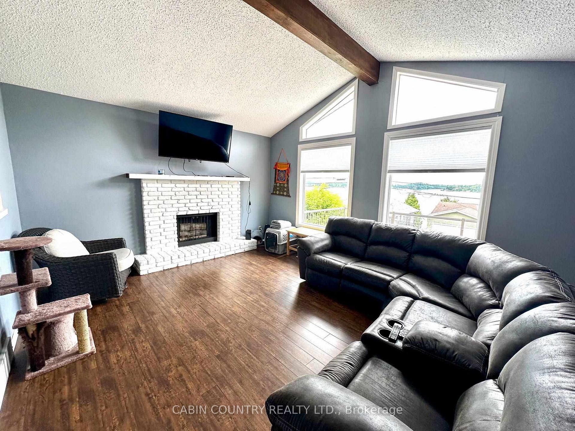 Photo 14 of 706 Beach Road, Kenora, Keewatin — HOMEH