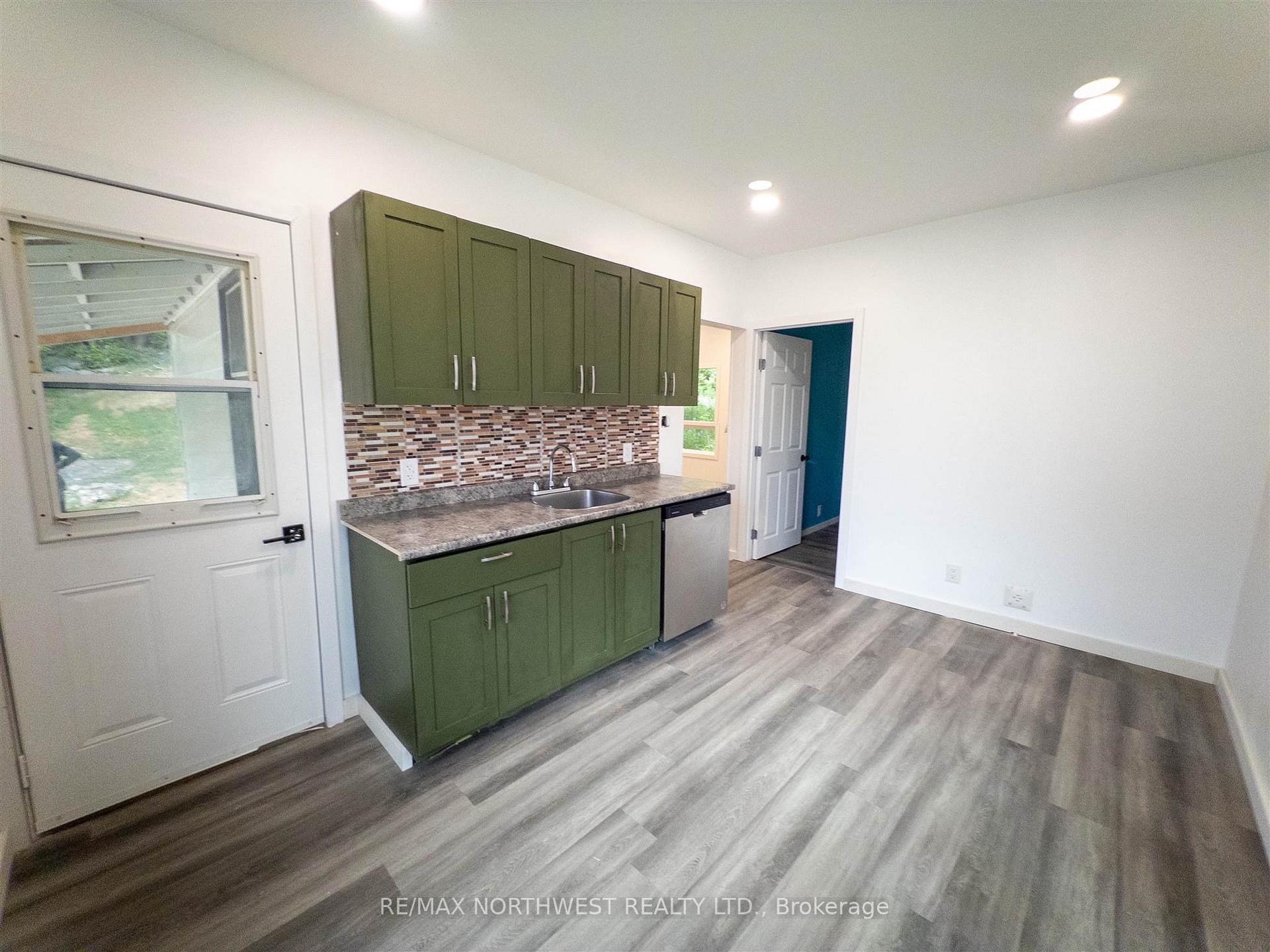 Photo 2 of 518 Sixth Avenue South, Kenora, Lakeside — HOMEH