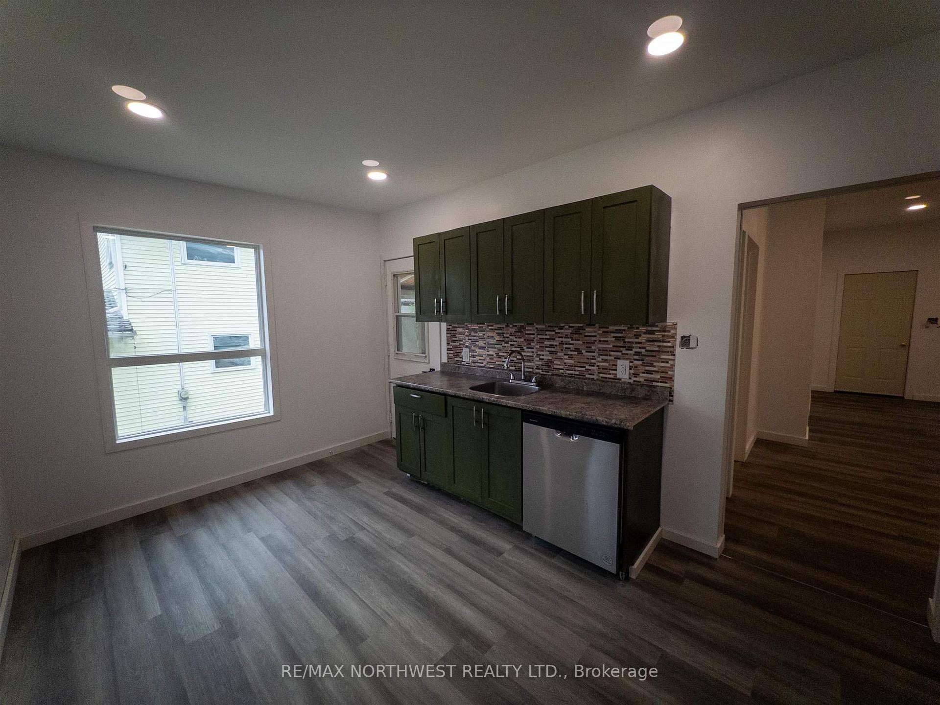 Photo 4 of 518 Sixth Avenue South, Kenora, Lakeside — HOMEH