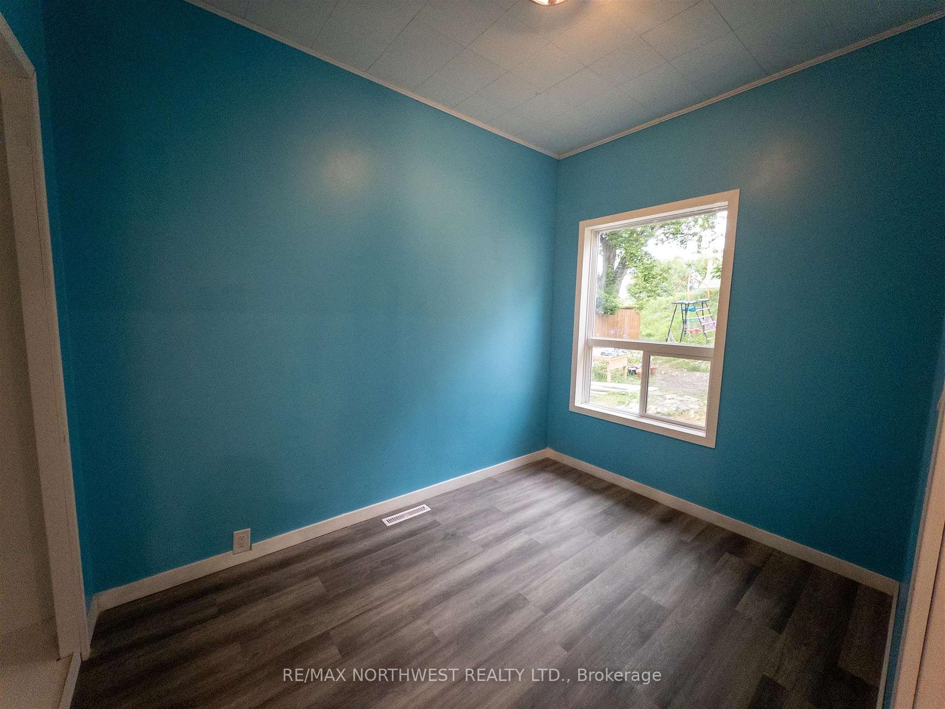 Photo 10 of 518 Sixth Avenue South, Kenora, Lakeside — HOMEH