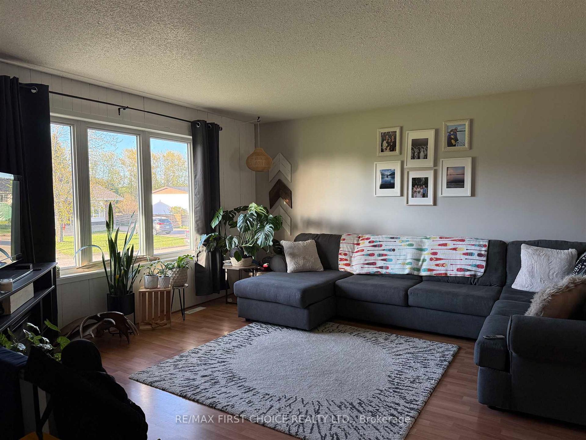 Photo 2 of 6 Skillen Crescent, Dryden, Hillcrest — HOMEH
