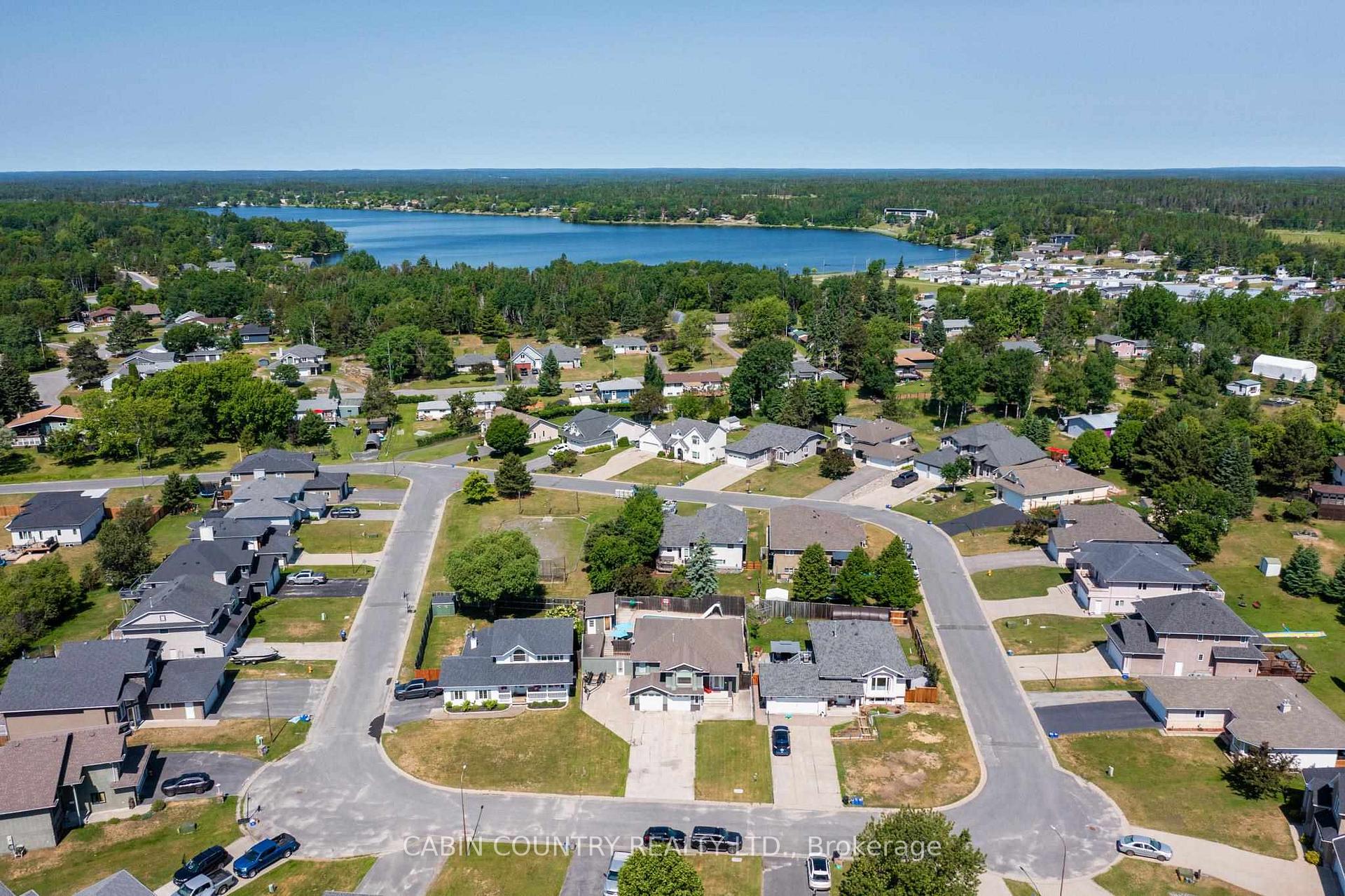 Photo 4 of 31 Shauna Cres, Kenora, Donkirk Heights — HOMEH