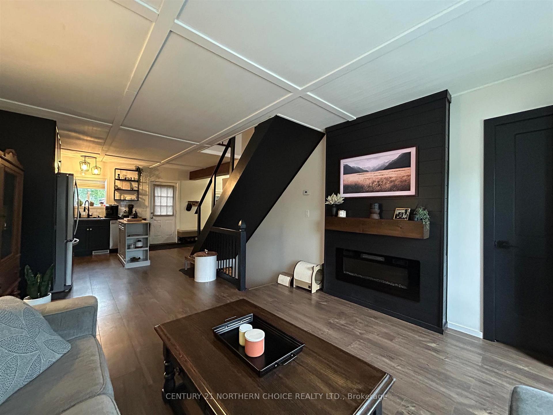 Photo 2 of 907 Smith Avenue, Fort Frances — HOMEH