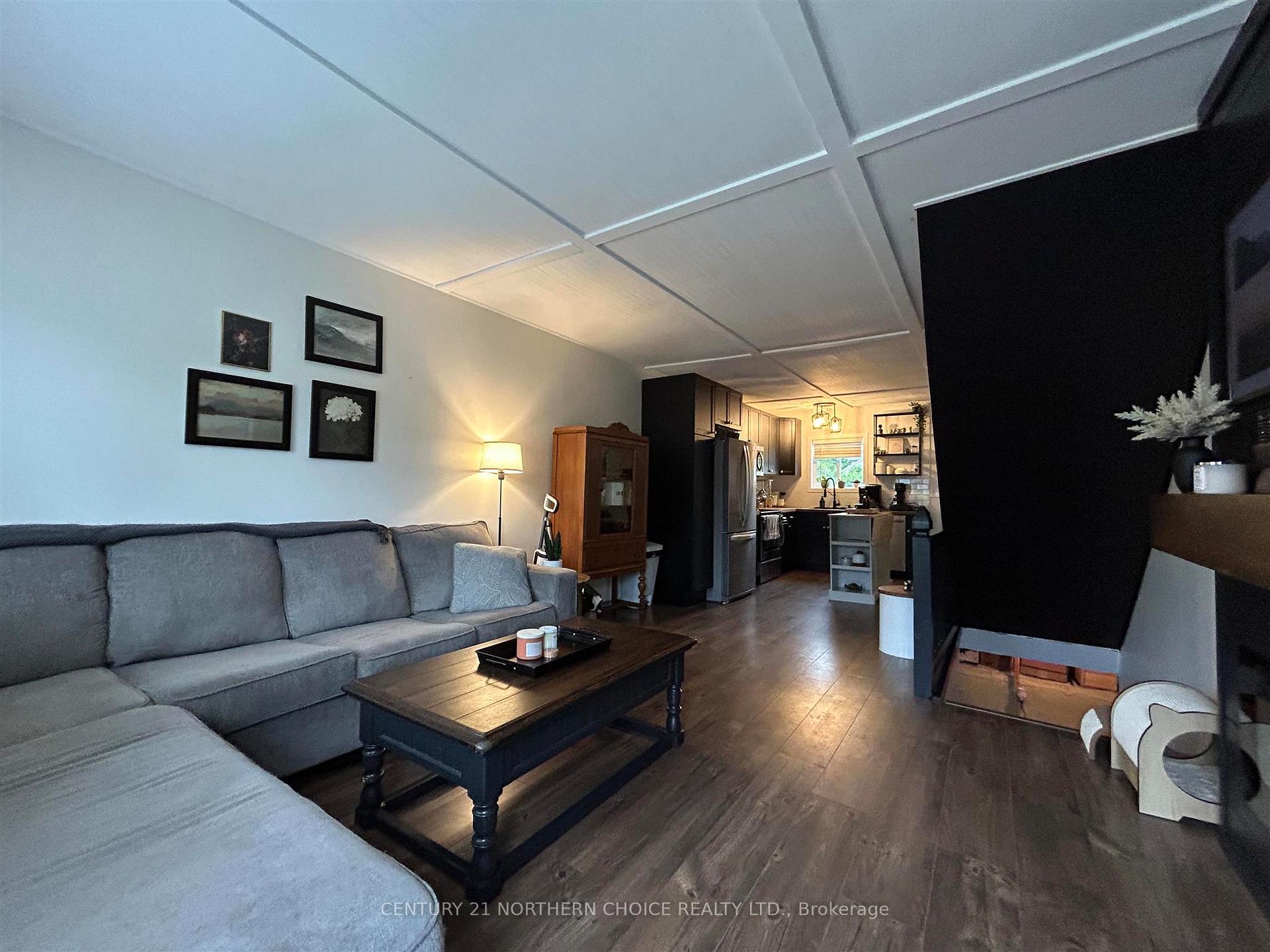 Photo 3 of 907 Smith Avenue, Fort Frances — HOMEH