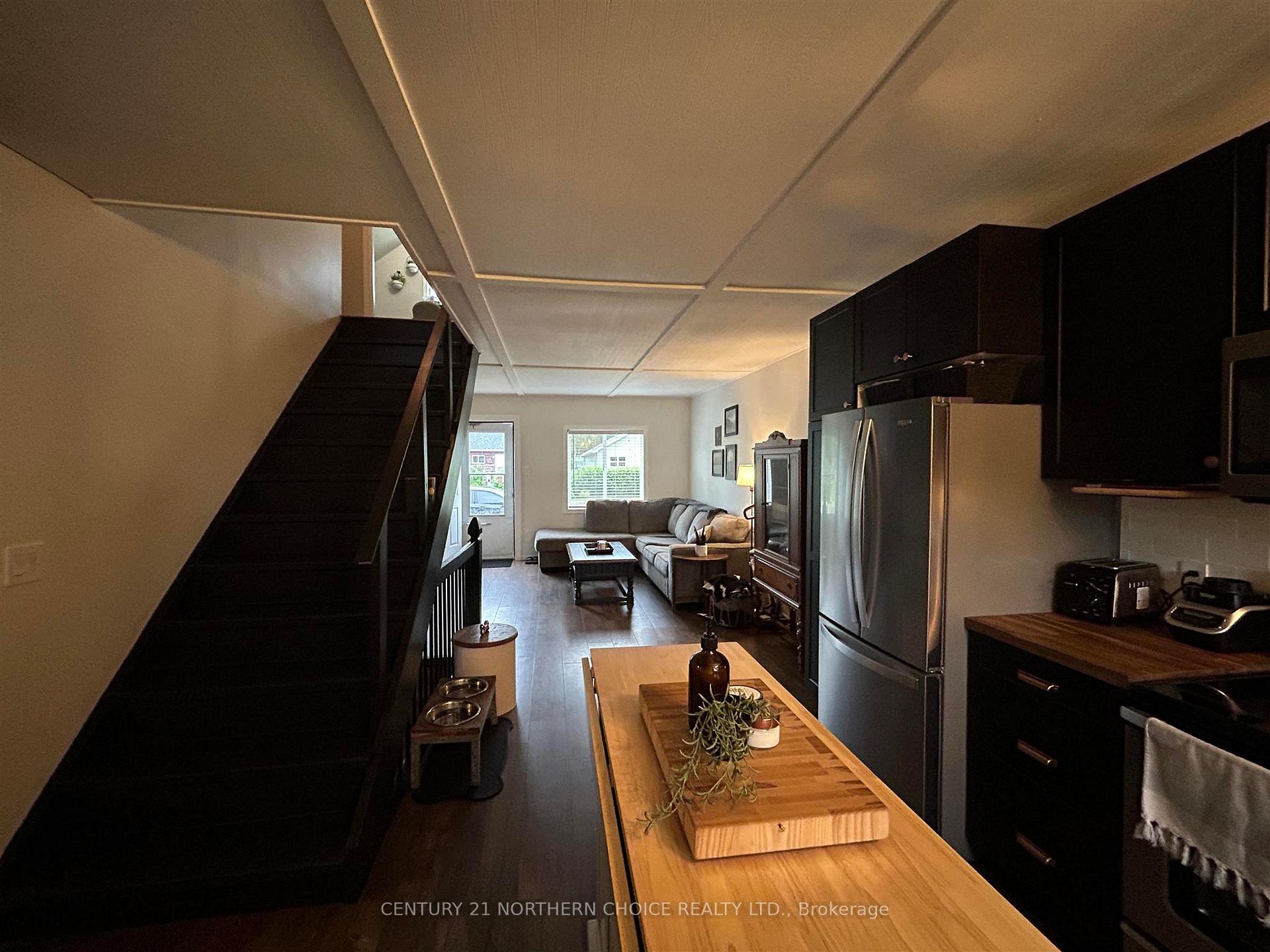 Photo 5 of 907 Smith Avenue, Fort Frances — HOMEH