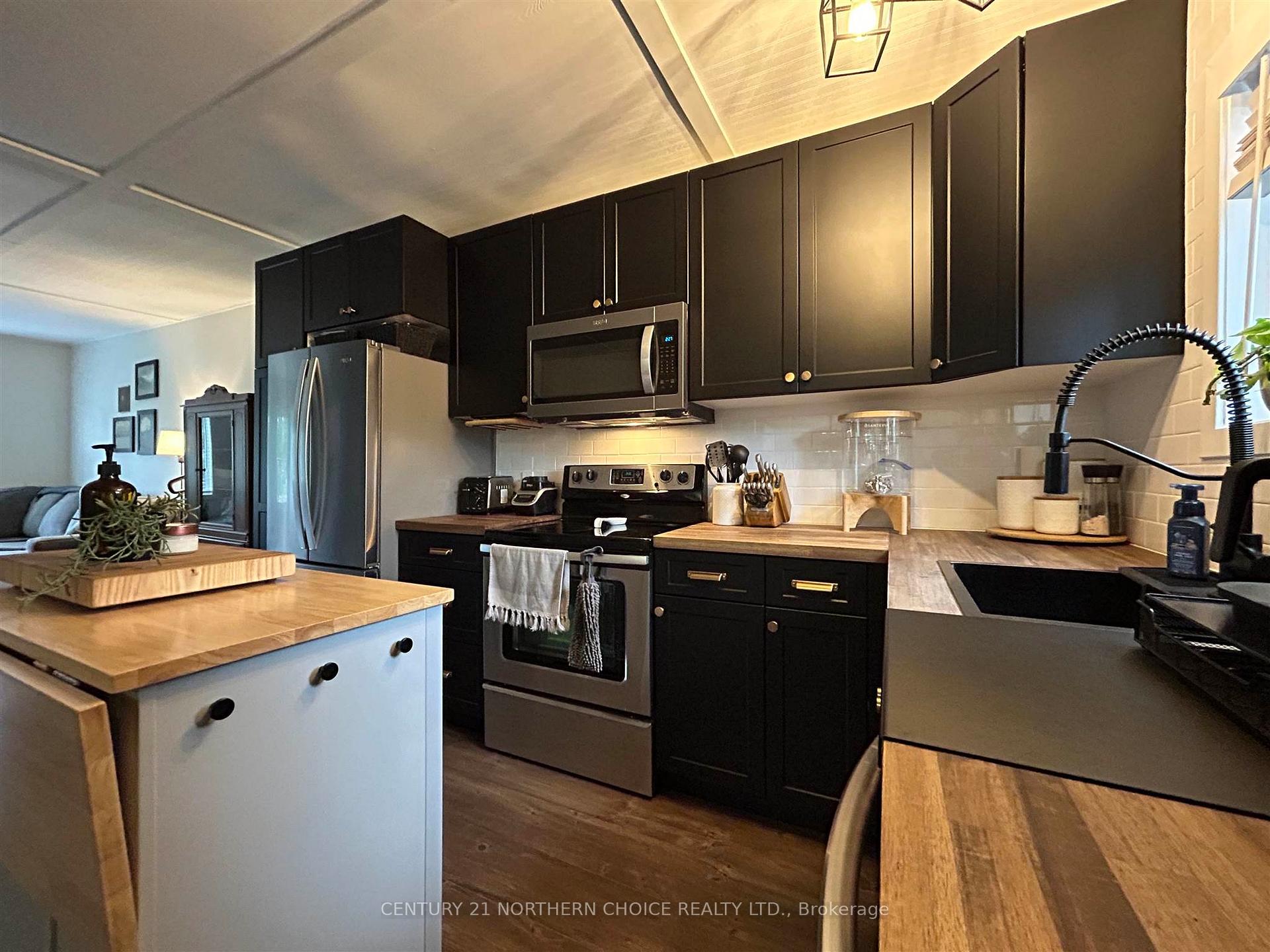 Photo 9 of 907 Smith Avenue, Fort Frances — HOMEH