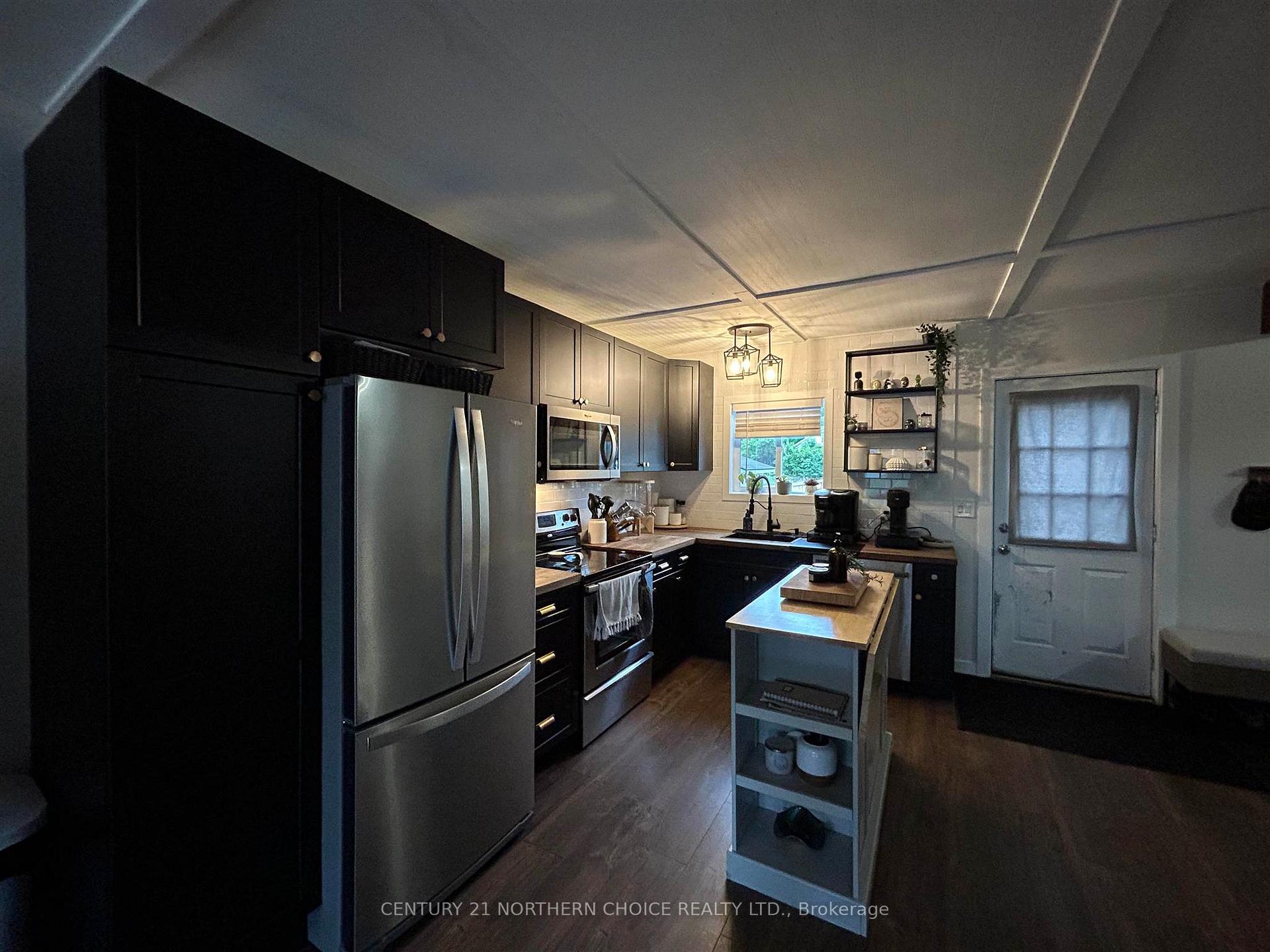 Photo 10 of 907 Smith Avenue, Fort Frances — HOMEH
