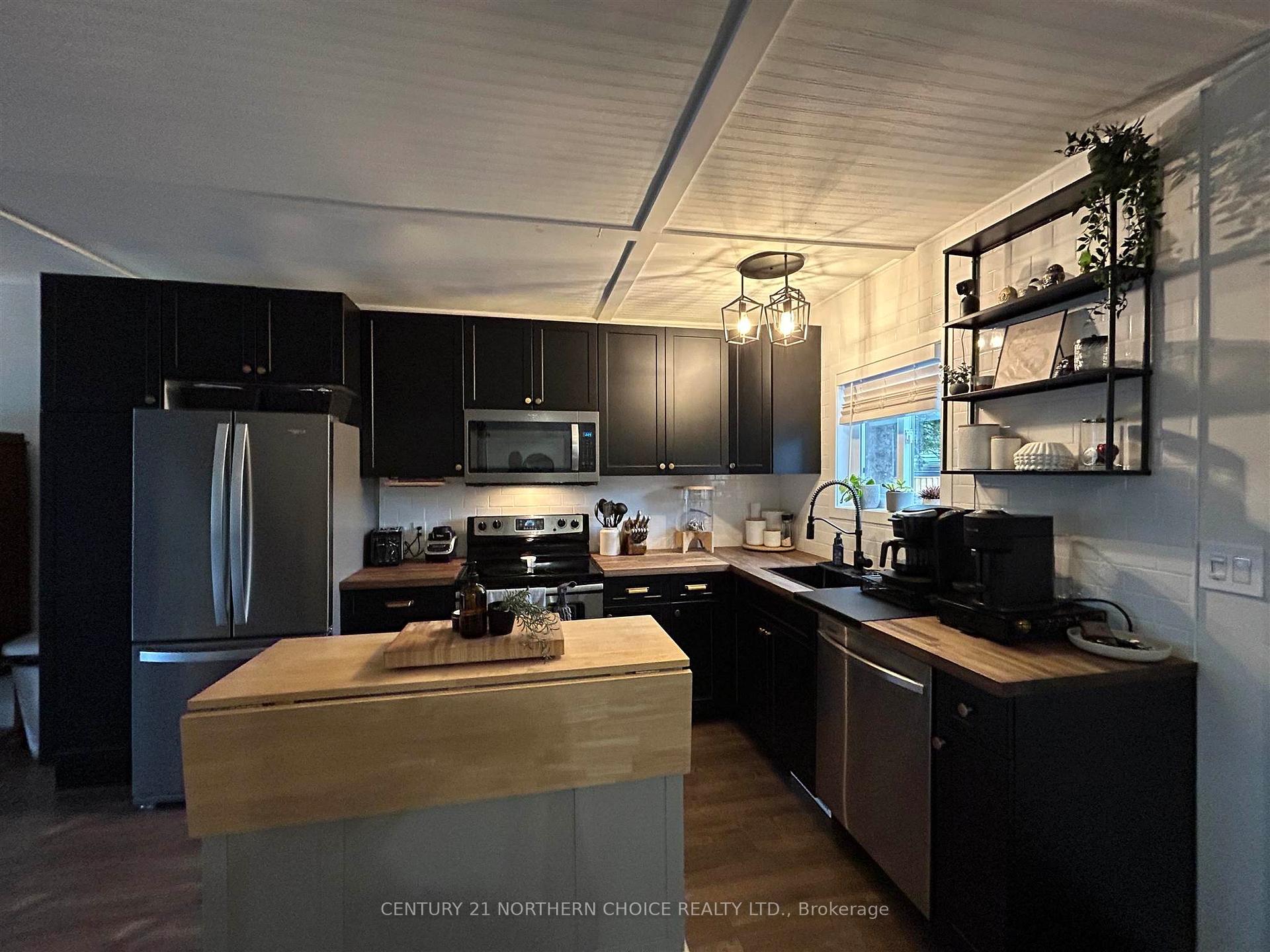 Photo 11 of 907 Smith Avenue, Fort Frances — HOMEH