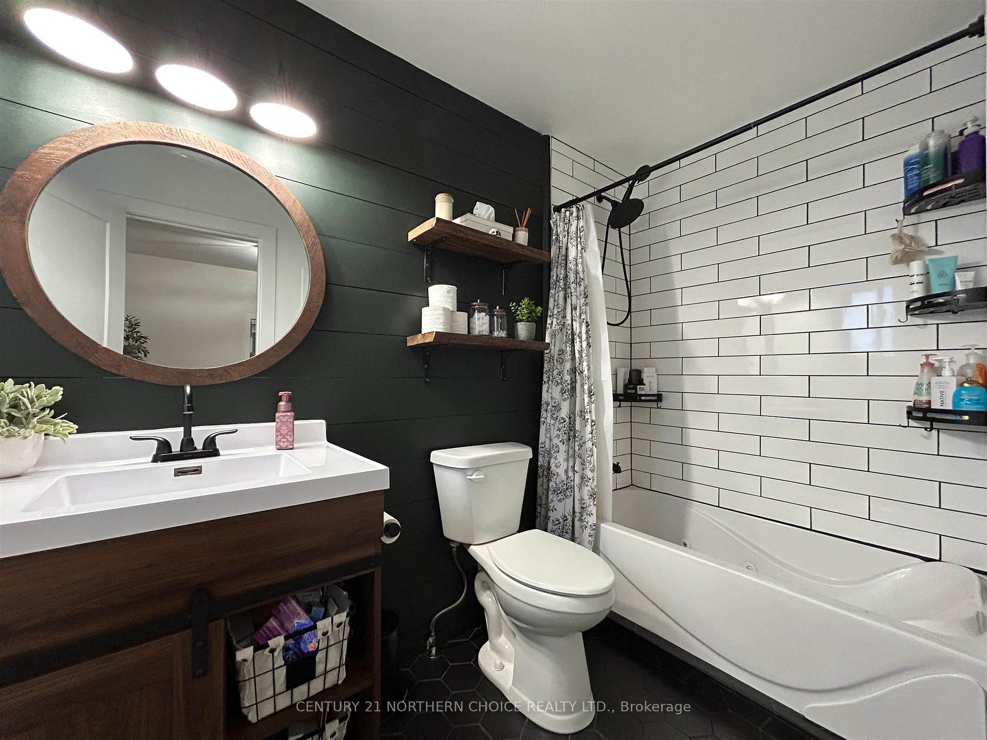 Photo 15 of 907 Smith Avenue, Fort Frances — HOMEH