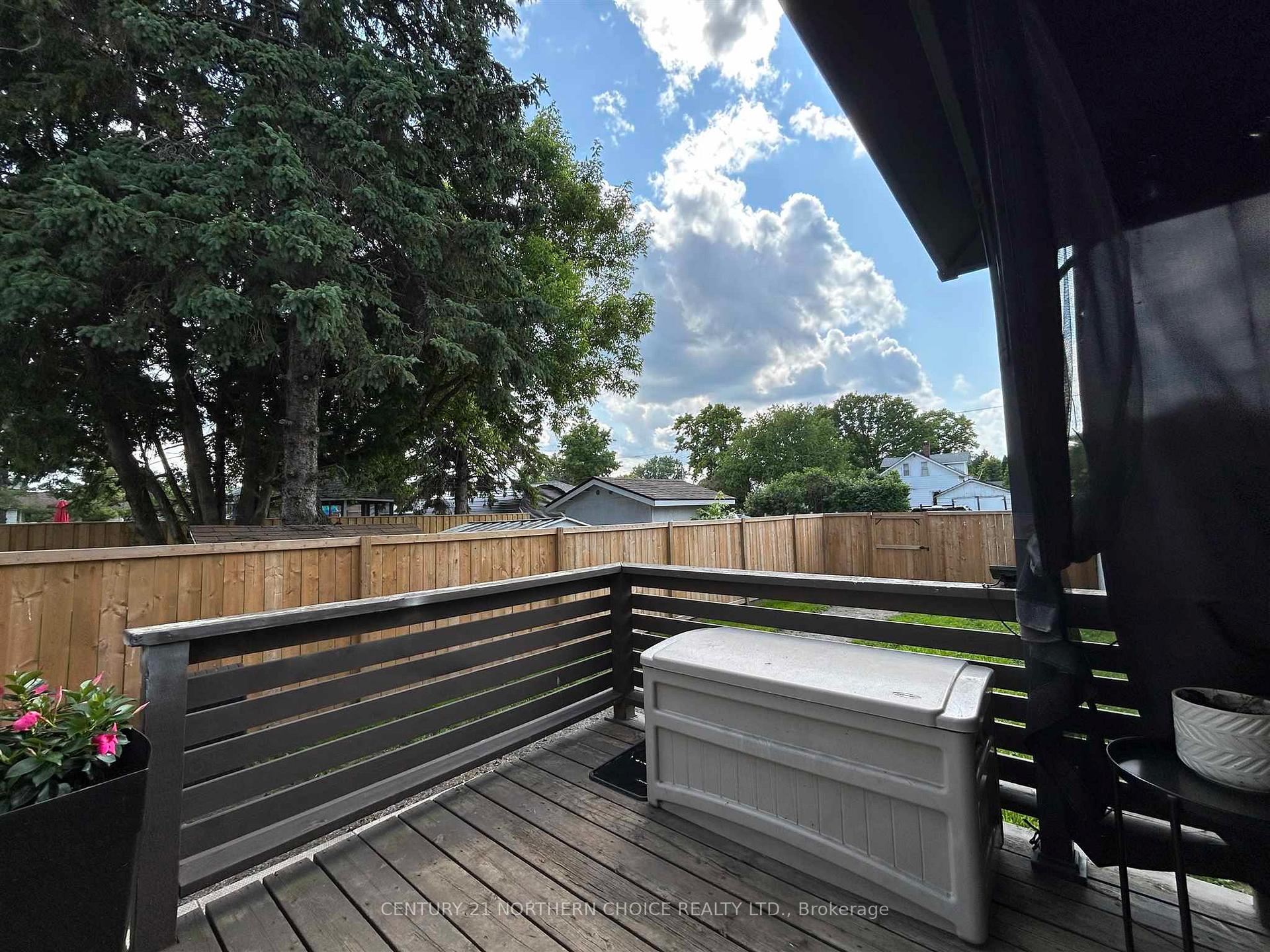 Photo 32 of 907 Smith Avenue, Fort Frances — HOMEH