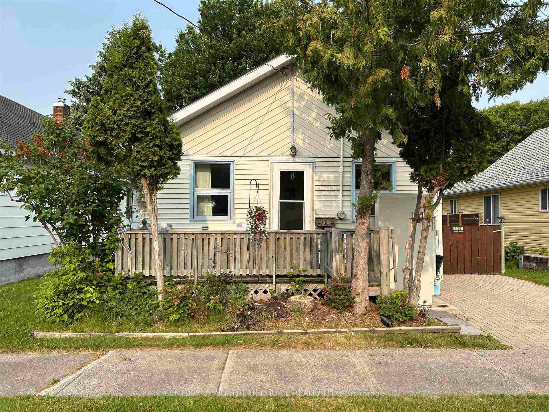 Photo 1 of 919 Smith Avenue, Fort Frances — HOMEH