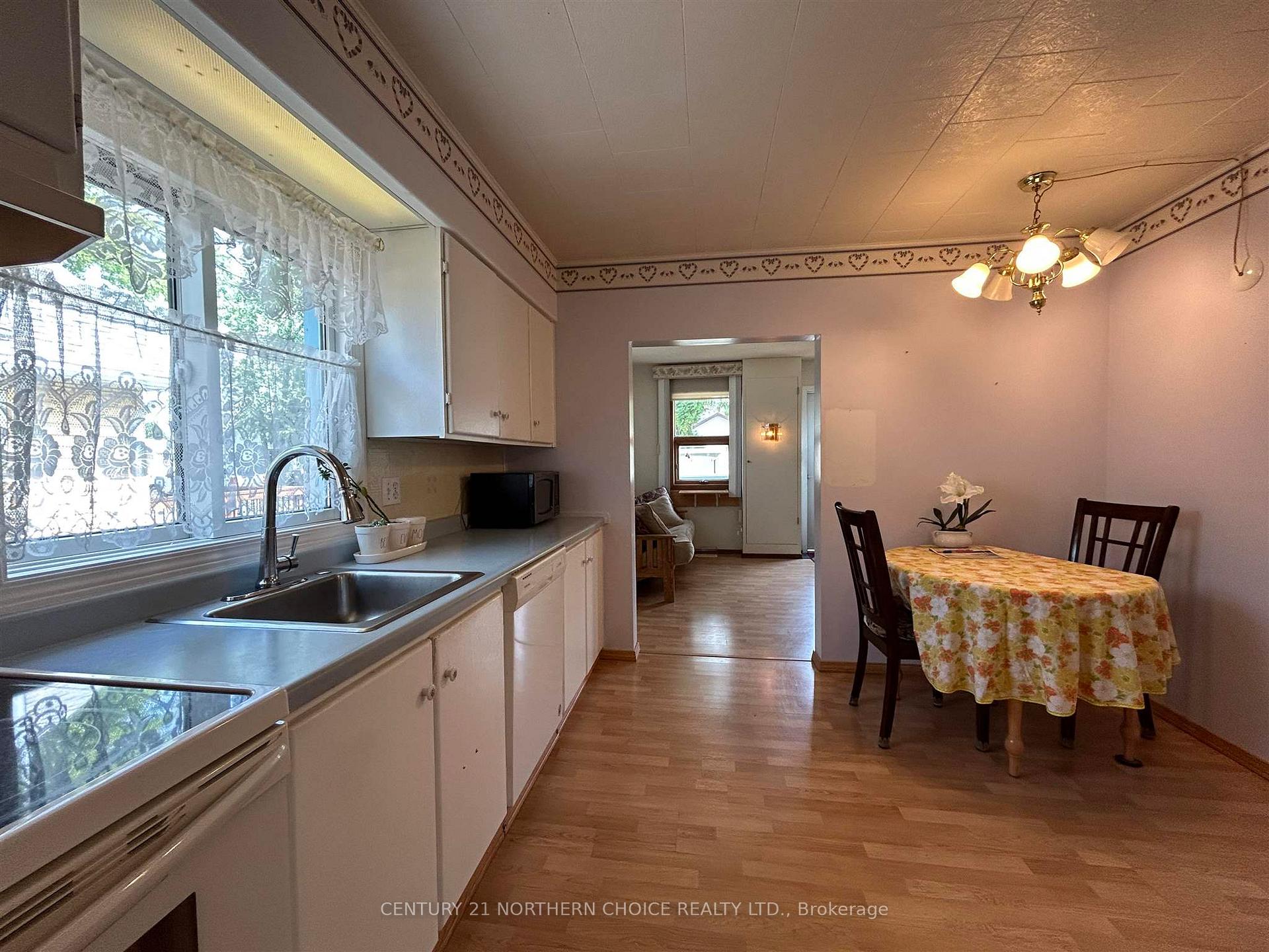 Photo 8 of 919 Smith Avenue, Fort Frances — HOMEH