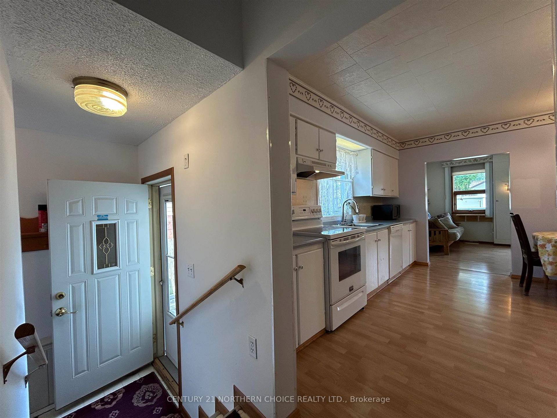 Photo 11 of 919 Smith Avenue, Fort Frances — HOMEH