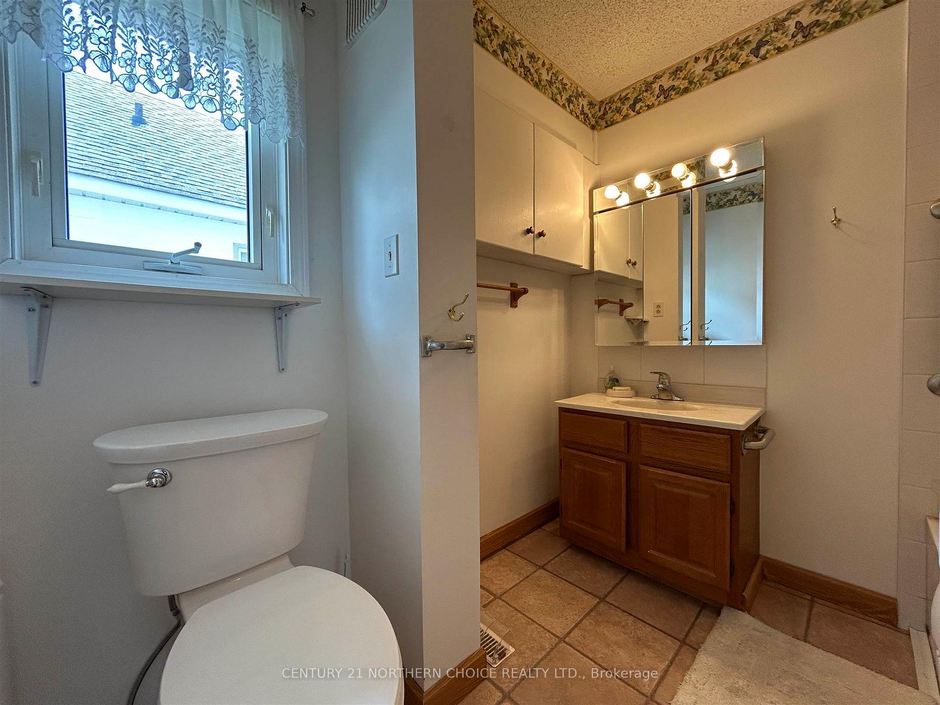 Photo 12 of 919 Smith Avenue, Fort Frances — HOMEH