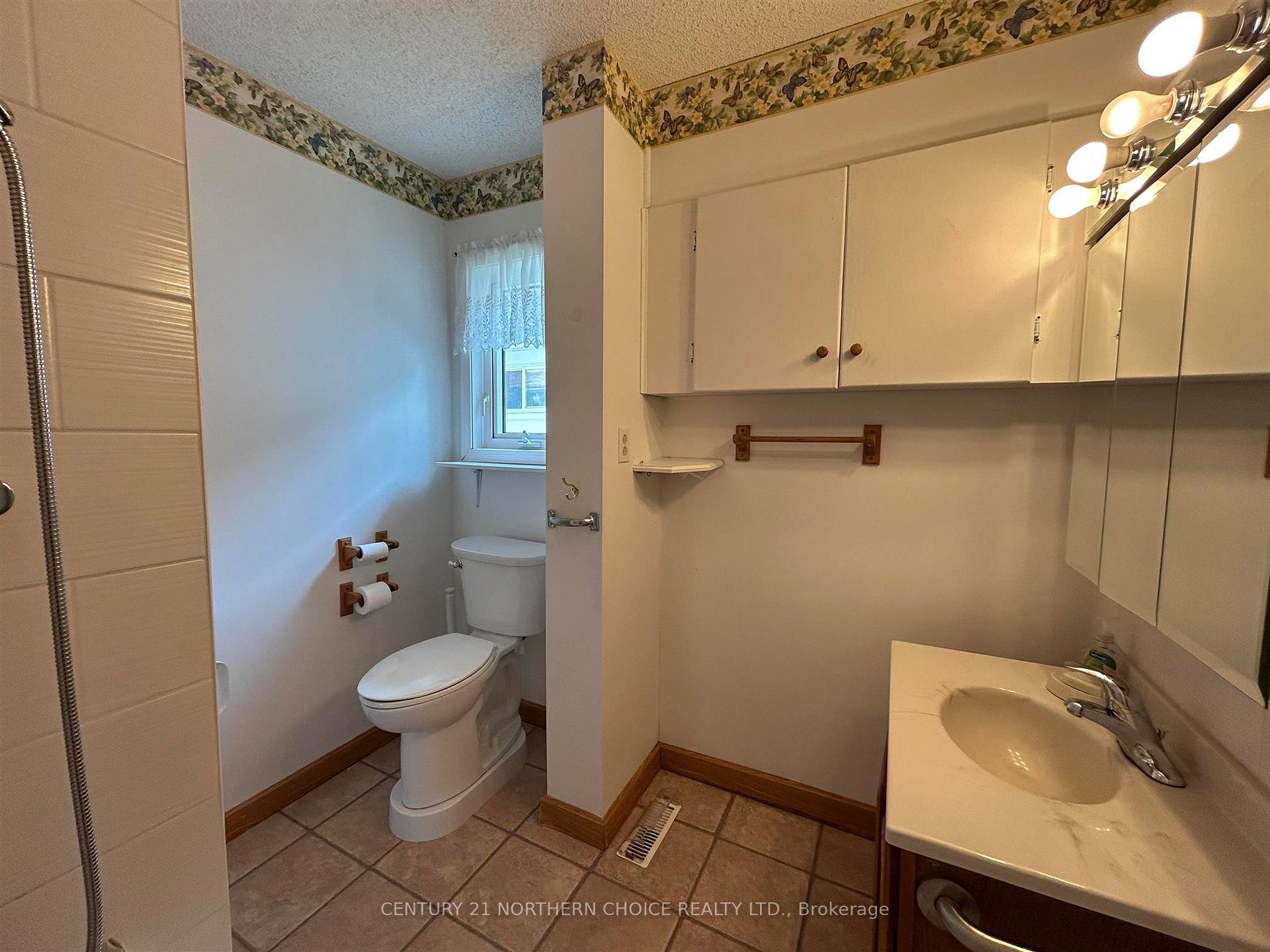 Photo 13 of 919 Smith Avenue, Fort Frances — HOMEH