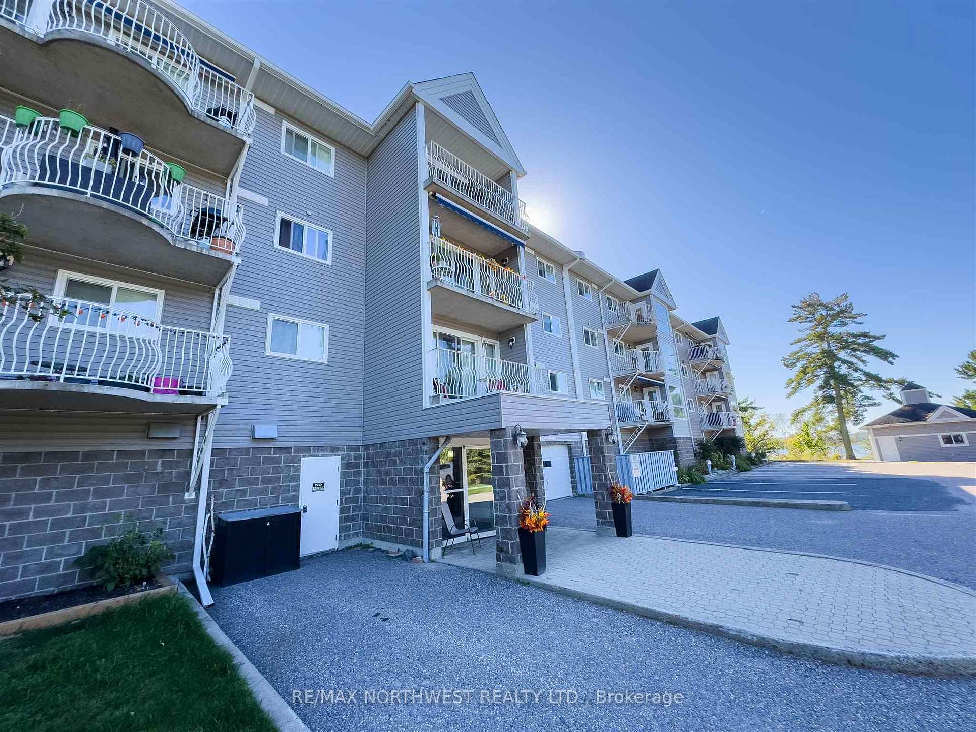 Photo 3 of Unit 303, 471 Lakeview Drive, Kenora, Norman — HOMEH
