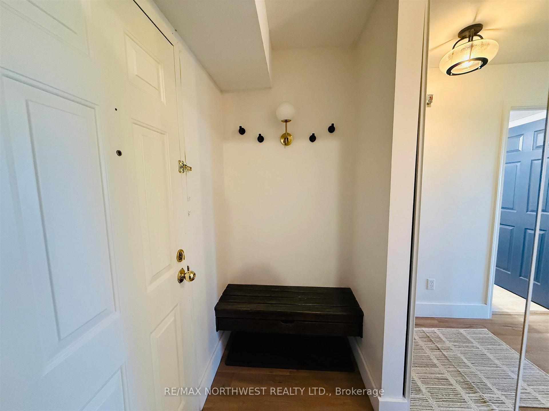 Photo 5 of Unit 303, 471 Lakeview Drive, Kenora, Norman — HOMEH