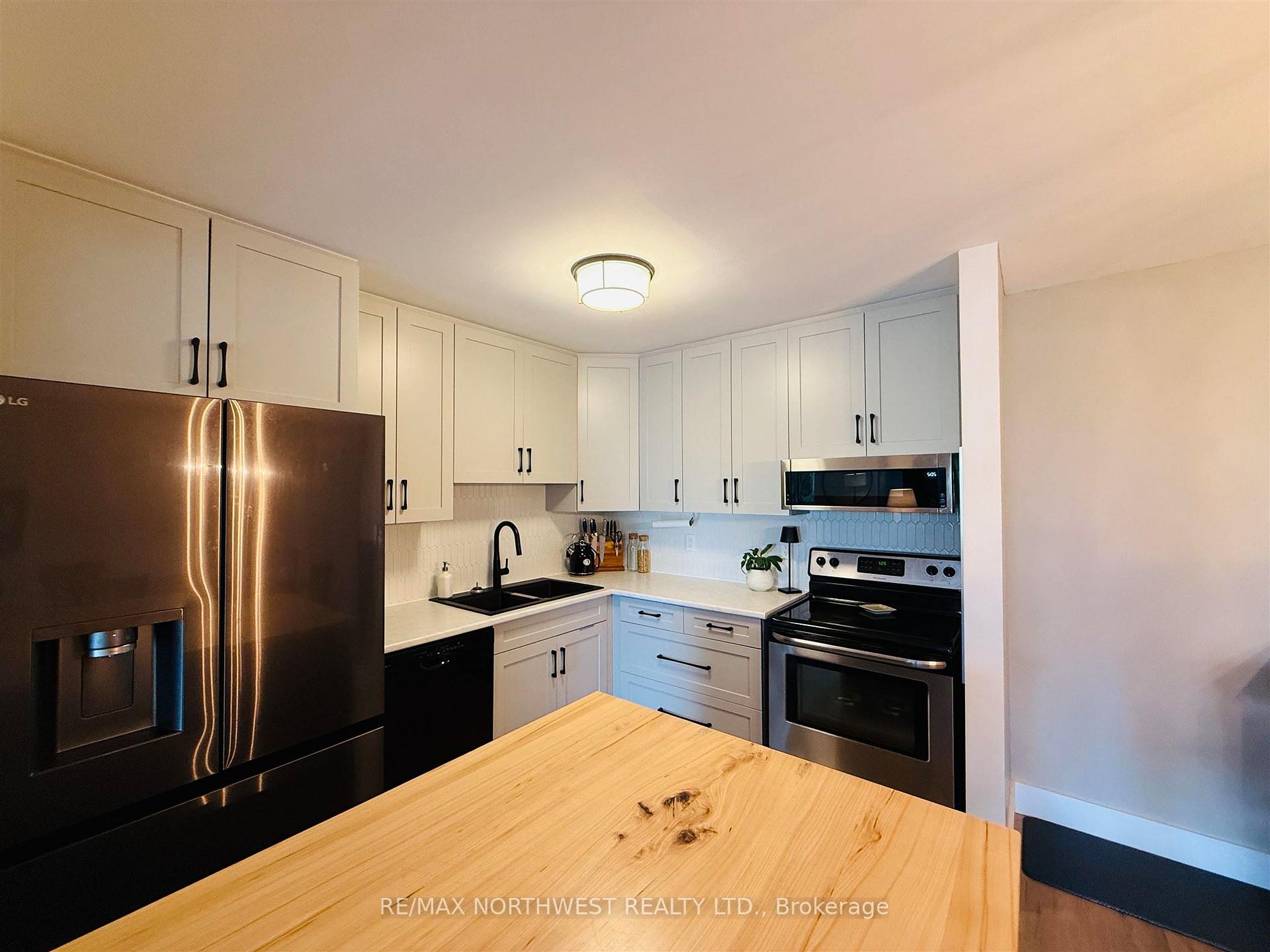 Photo 13 of Unit 303, 471 Lakeview Drive, Kenora, Norman — HOMEH