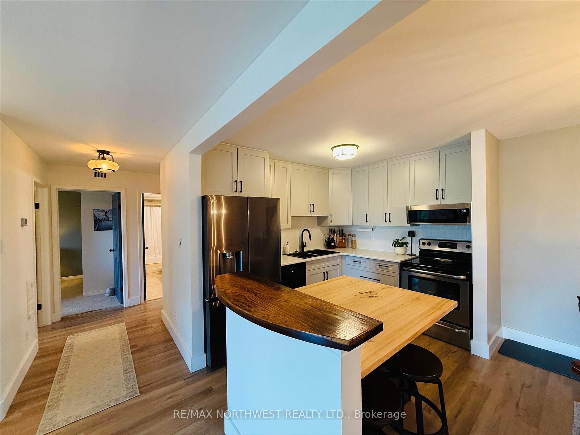 Photo 18 of Unit 303, 471 Lakeview Drive, Kenora, Norman — HOMEH