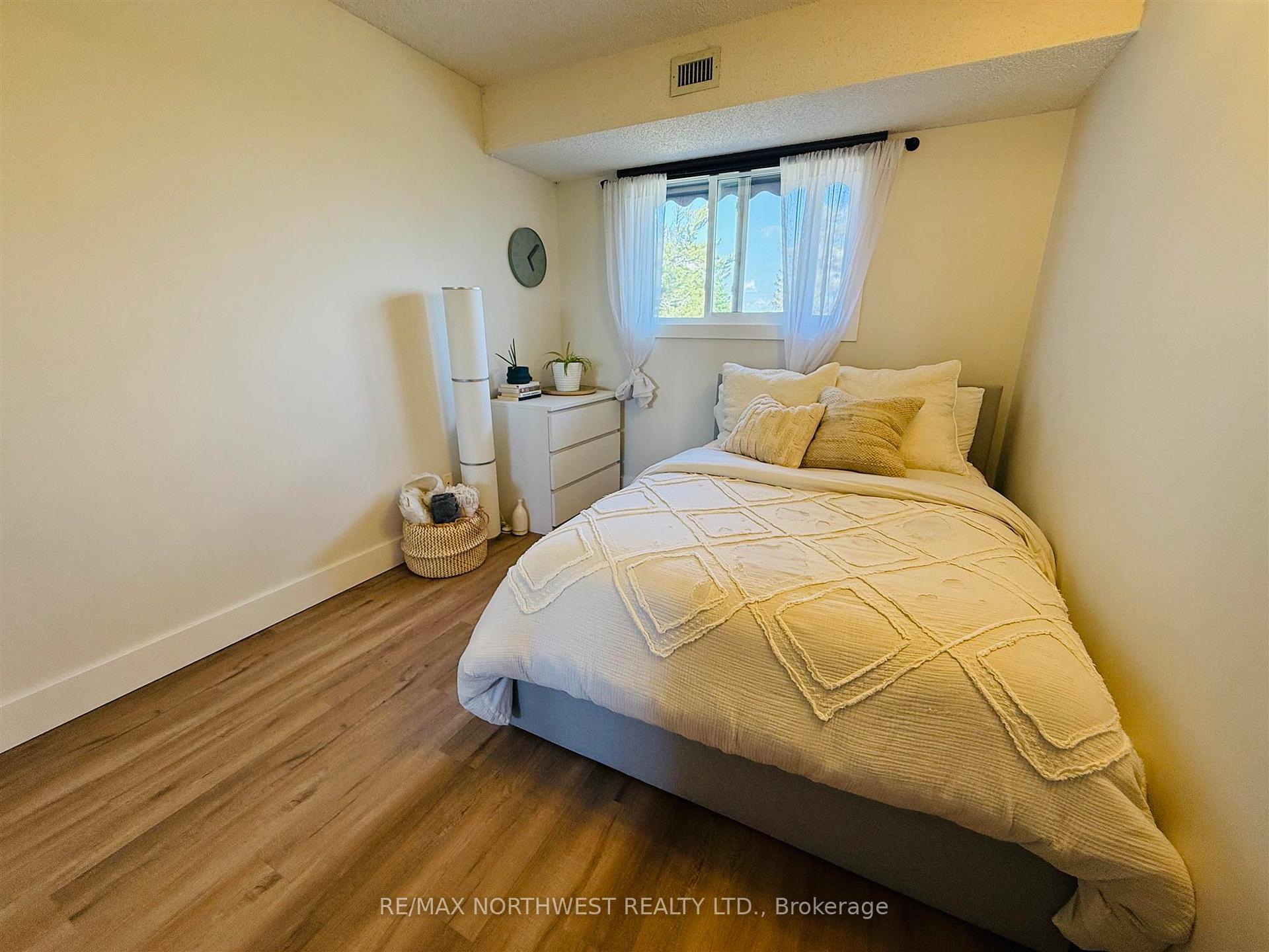 Photo 26 of Unit 303, 471 Lakeview Drive, Kenora, Norman — HOMEH