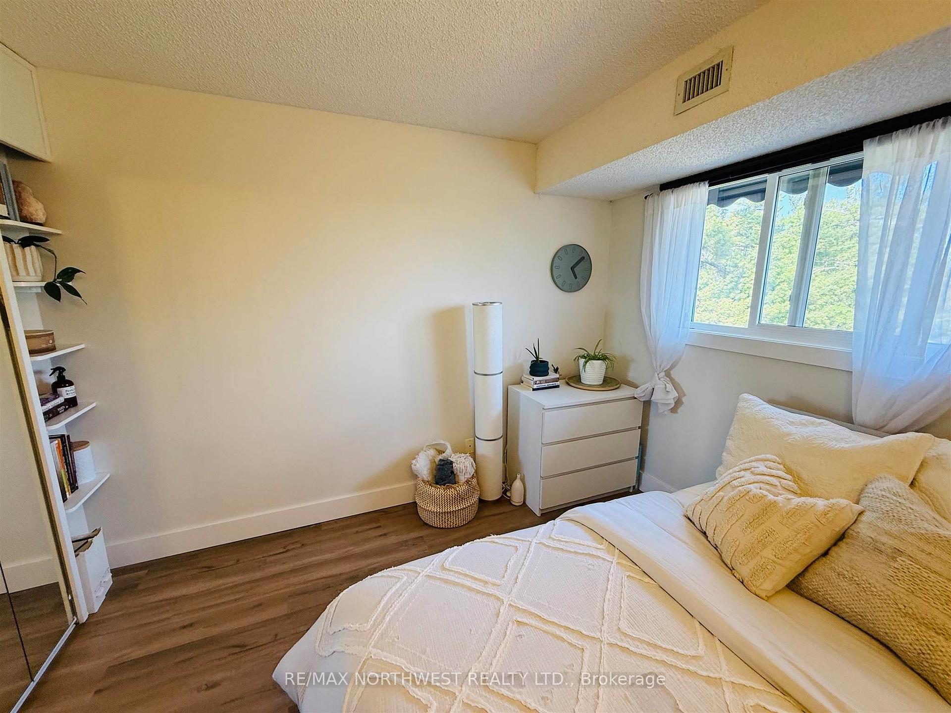 Photo 27 of Unit 303, 471 Lakeview Drive, Kenora, Norman — HOMEH