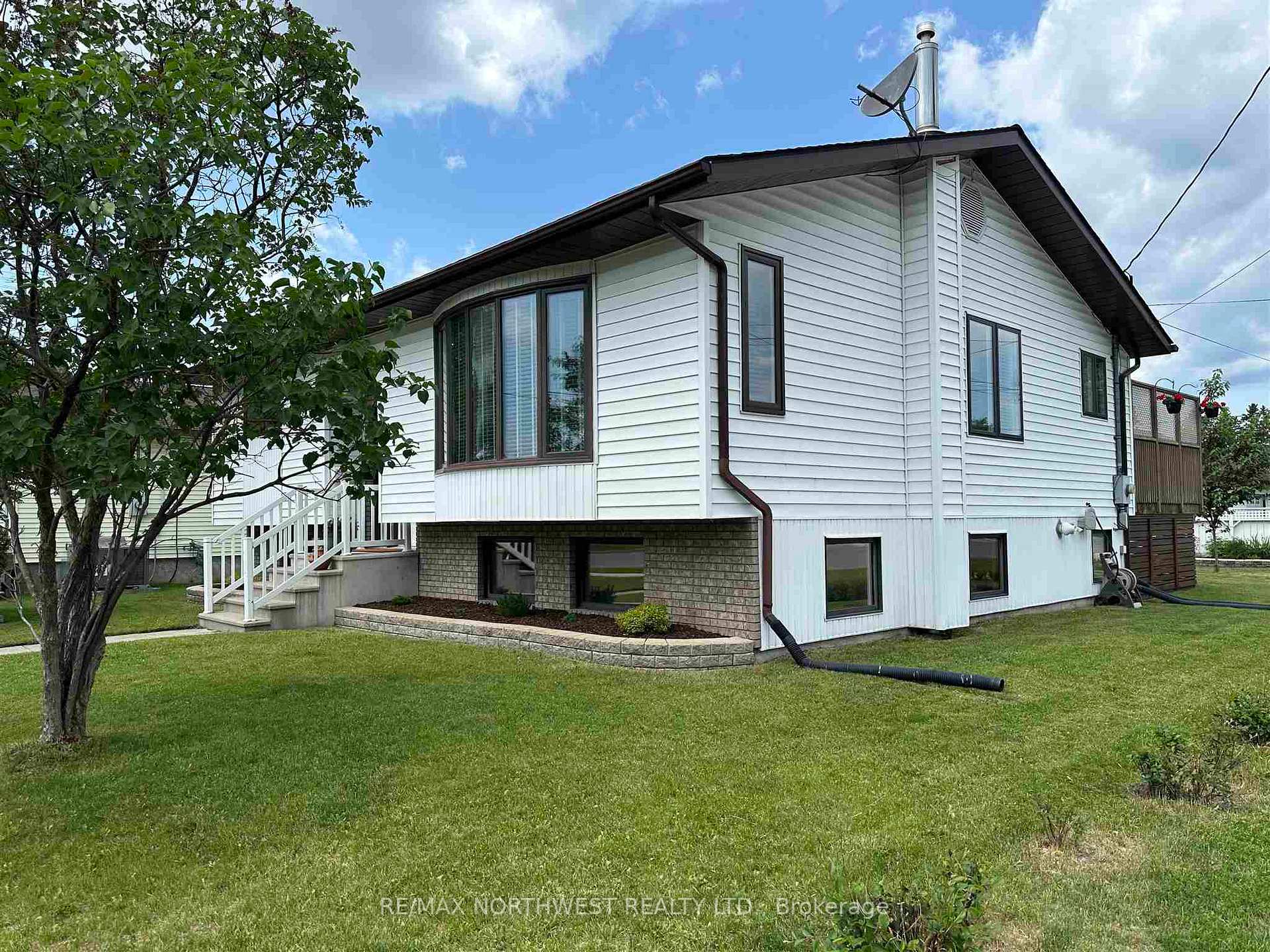 Photo 2 of 624 Third Street E, Fort Frances — HOMEH