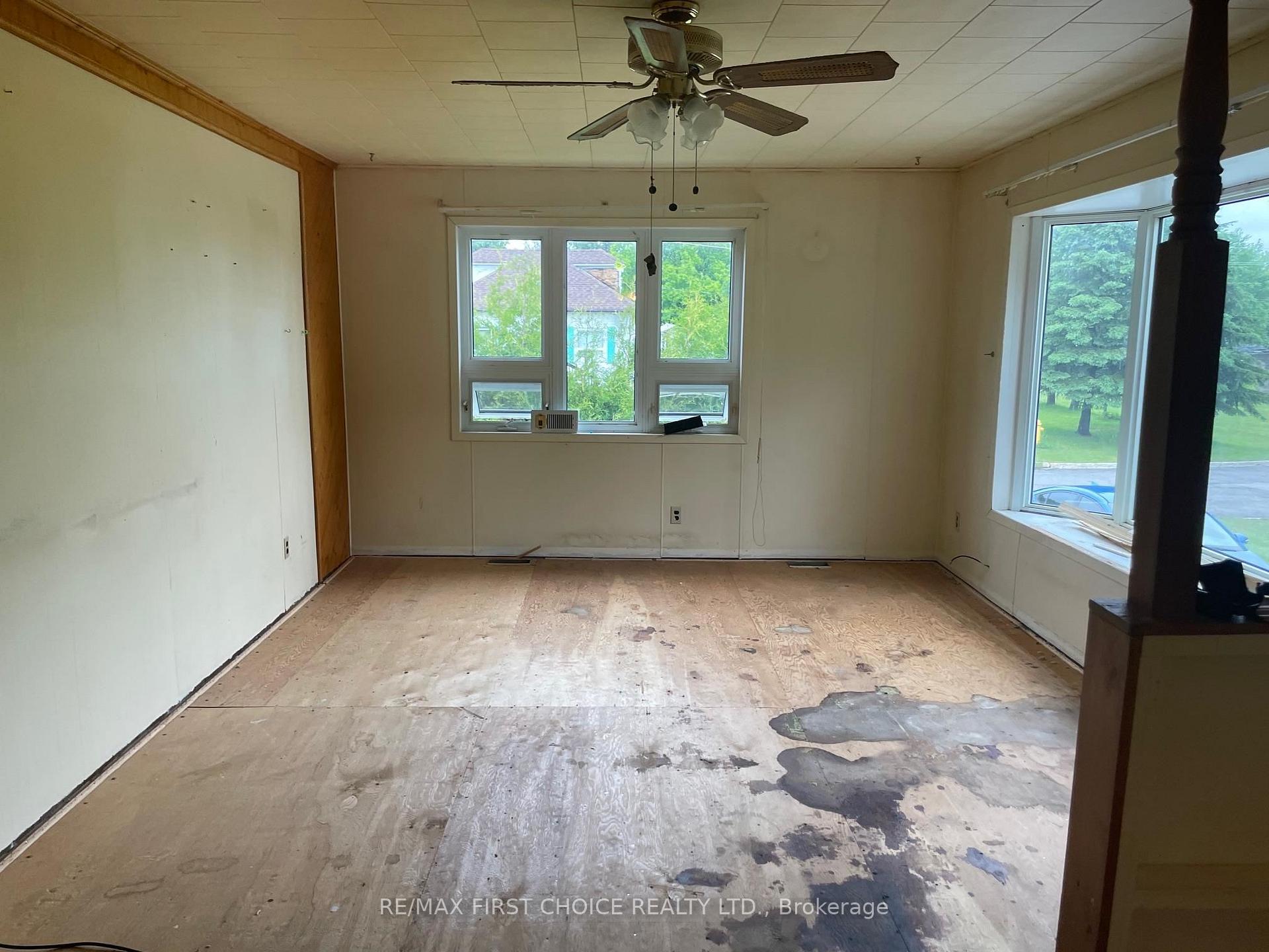 Photo 3 of 10 First Avenue, Nipigon — HOMEH