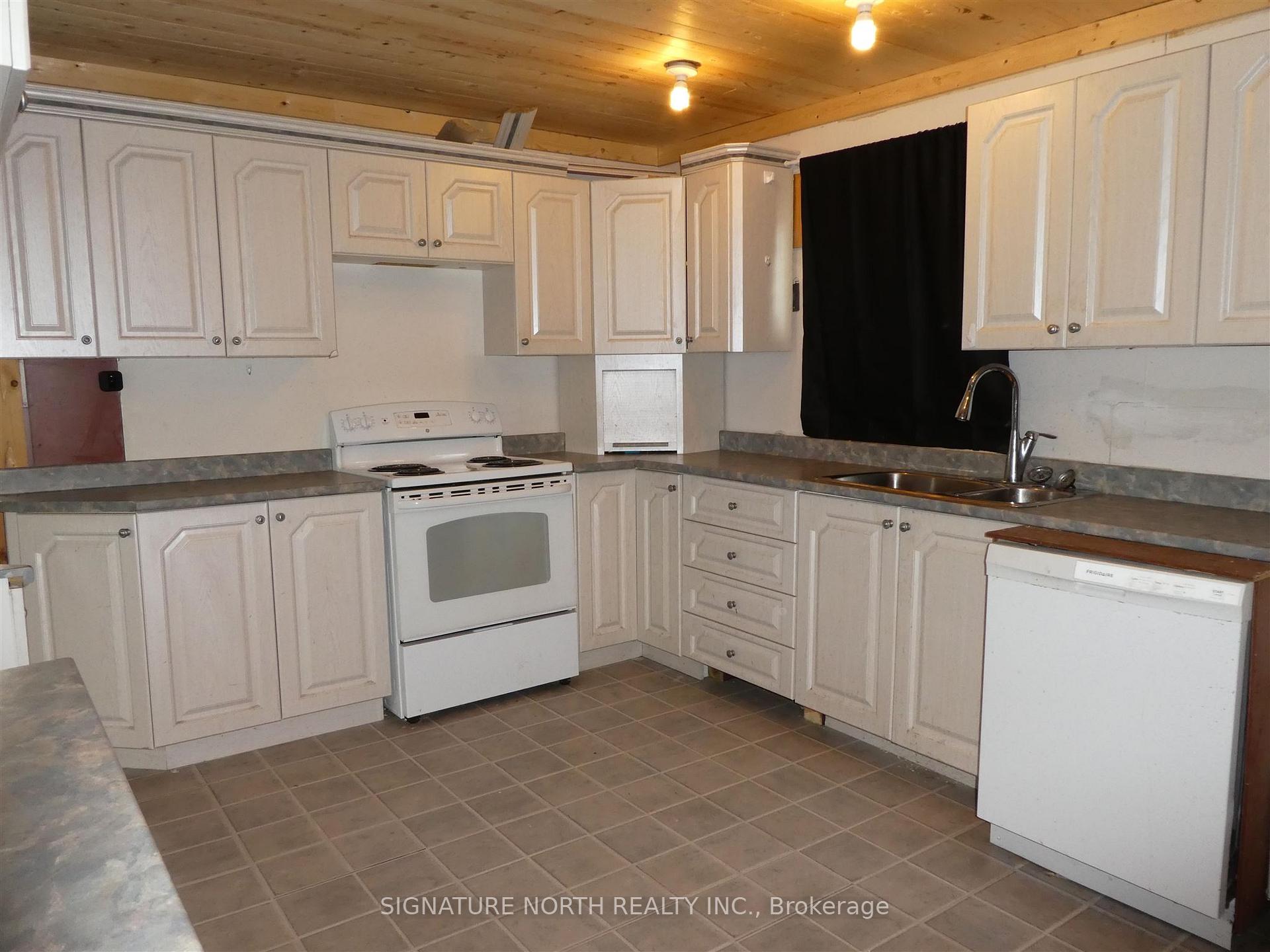 Photo 4 of 632 Main Street, Greenstone — HOMEH