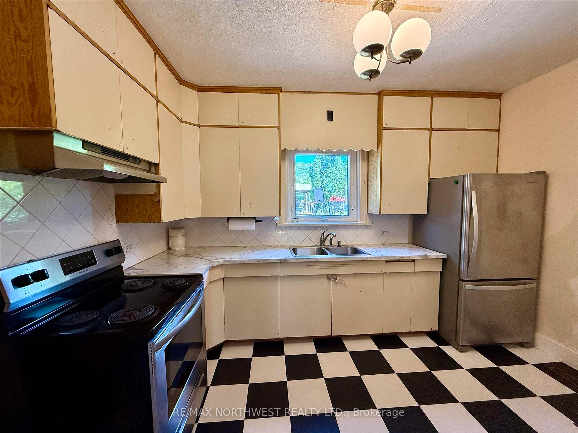 Photo 3 of 315 Main Street, Kenora, Keewatin — HOMEH