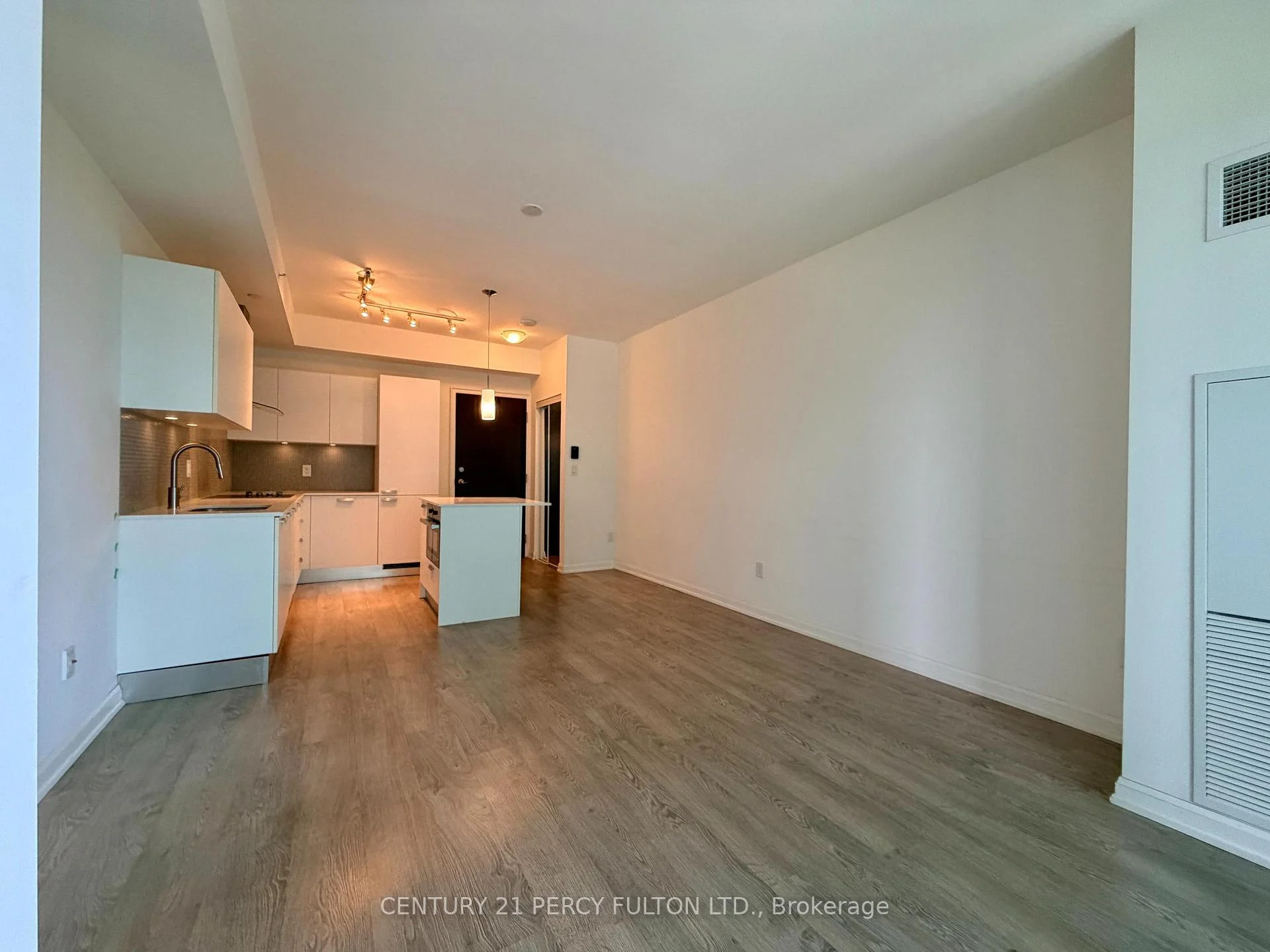 Photo 5 of Unit 705, 9 Bogert Avenue, North York, Lansing-Westgate — HOMEH