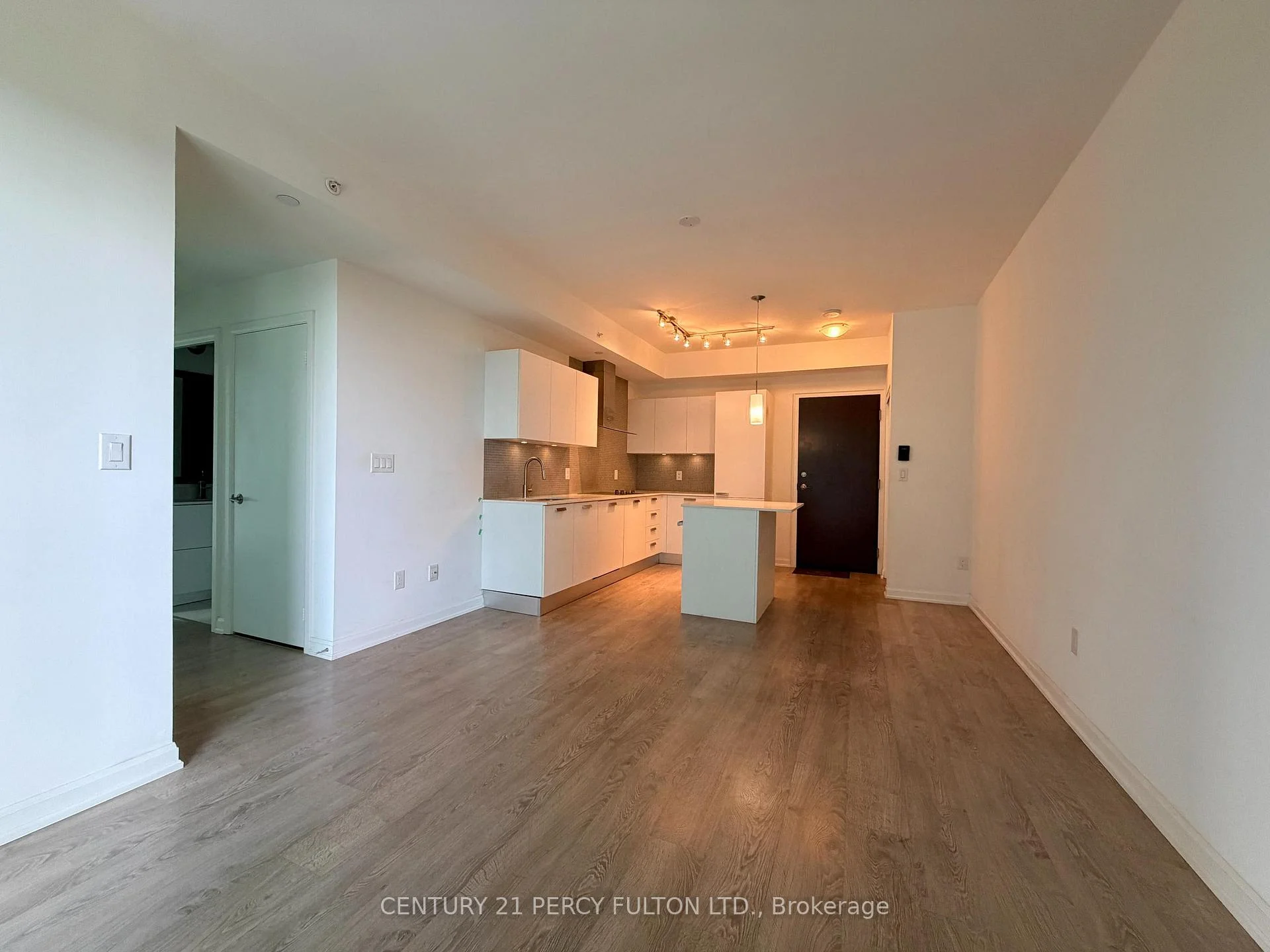 Photo 11 of Unit 705, 9 Bogert Avenue, North York, Lansing-Westgate — HOMEH