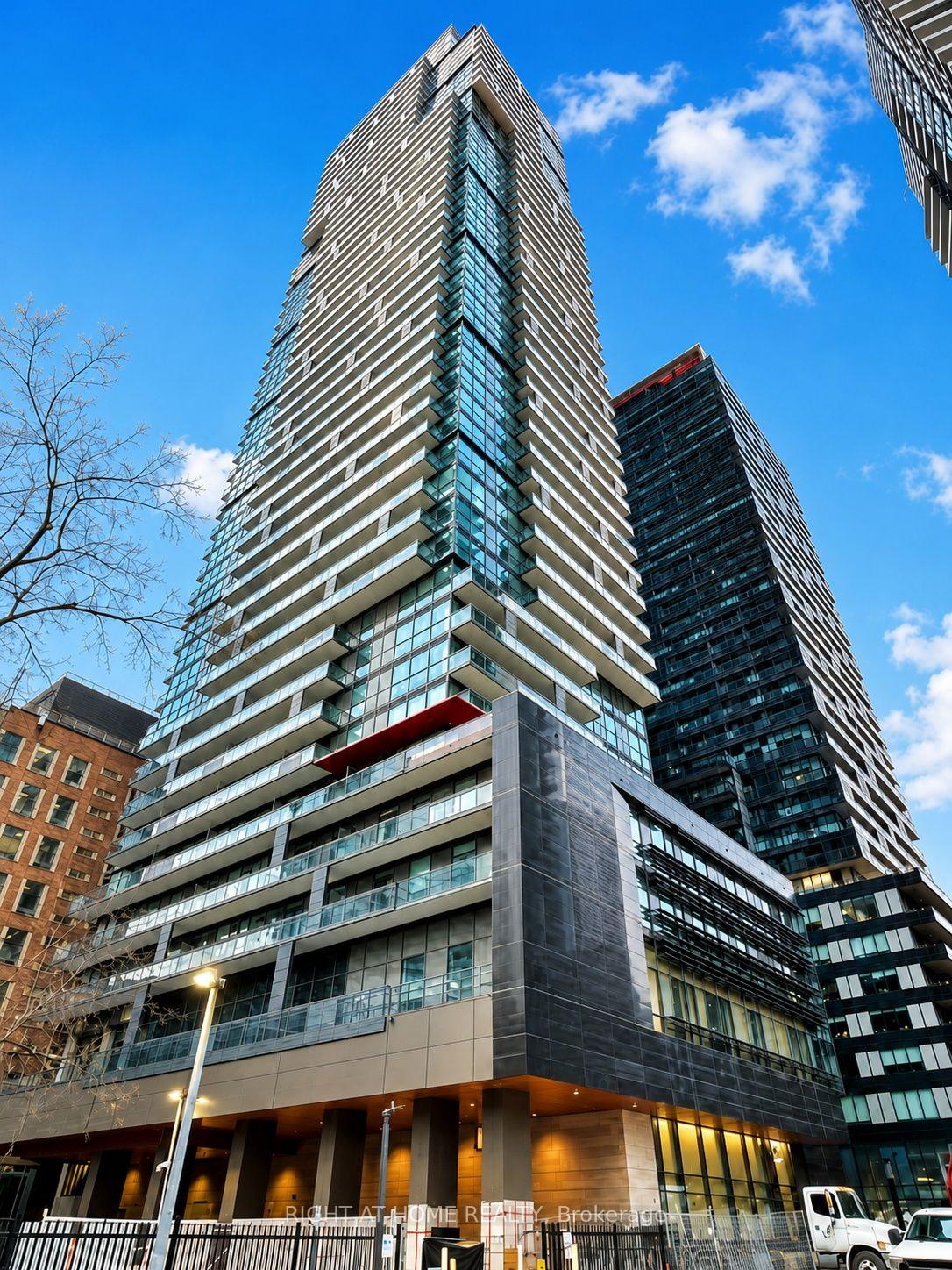 Photo 2 of Unit 3206, 39 Roehampton Avenue, Toronto, Mount Pleasant West — HOMEH