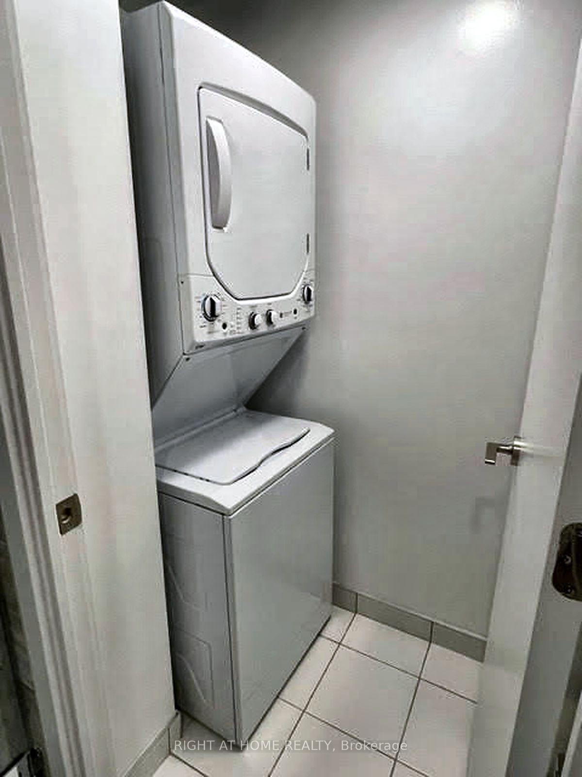 Photo 14 of Unit 3206, 39 Roehampton Avenue, Toronto, Mount Pleasant West — HOMEH
