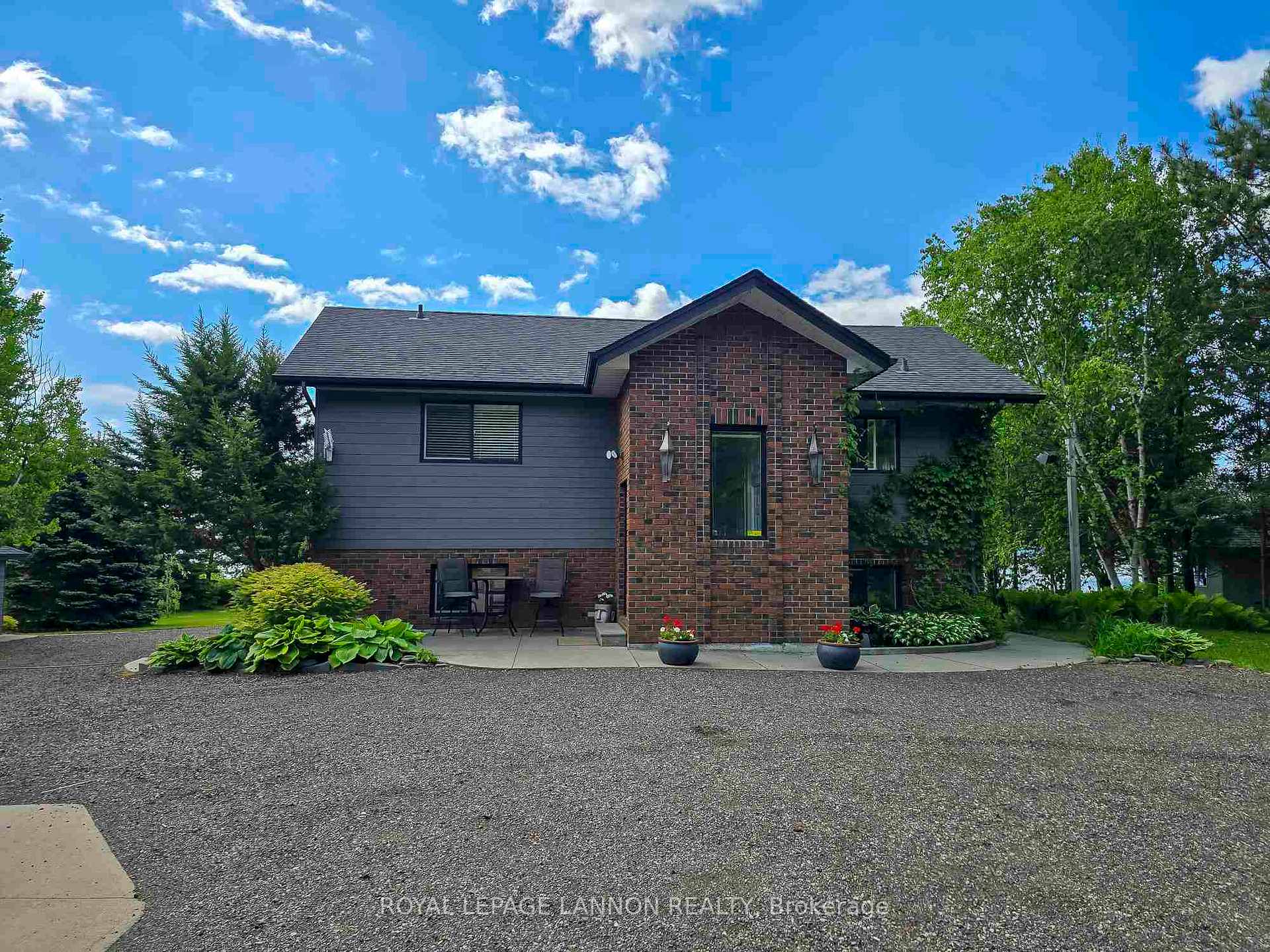 Photo 3 of 100 Island Avenue, Neebing, Blake — HOMEH