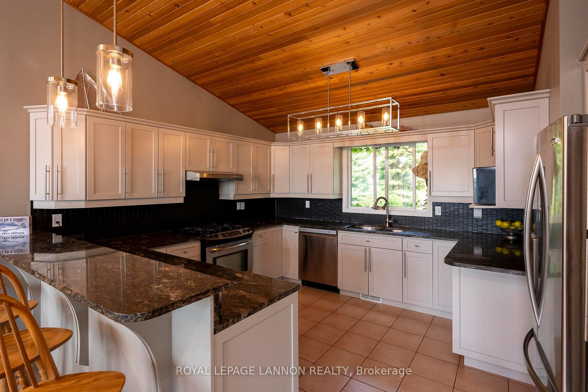 Photo 17 of 100 Island Avenue, Neebing, Blake — HOMEH