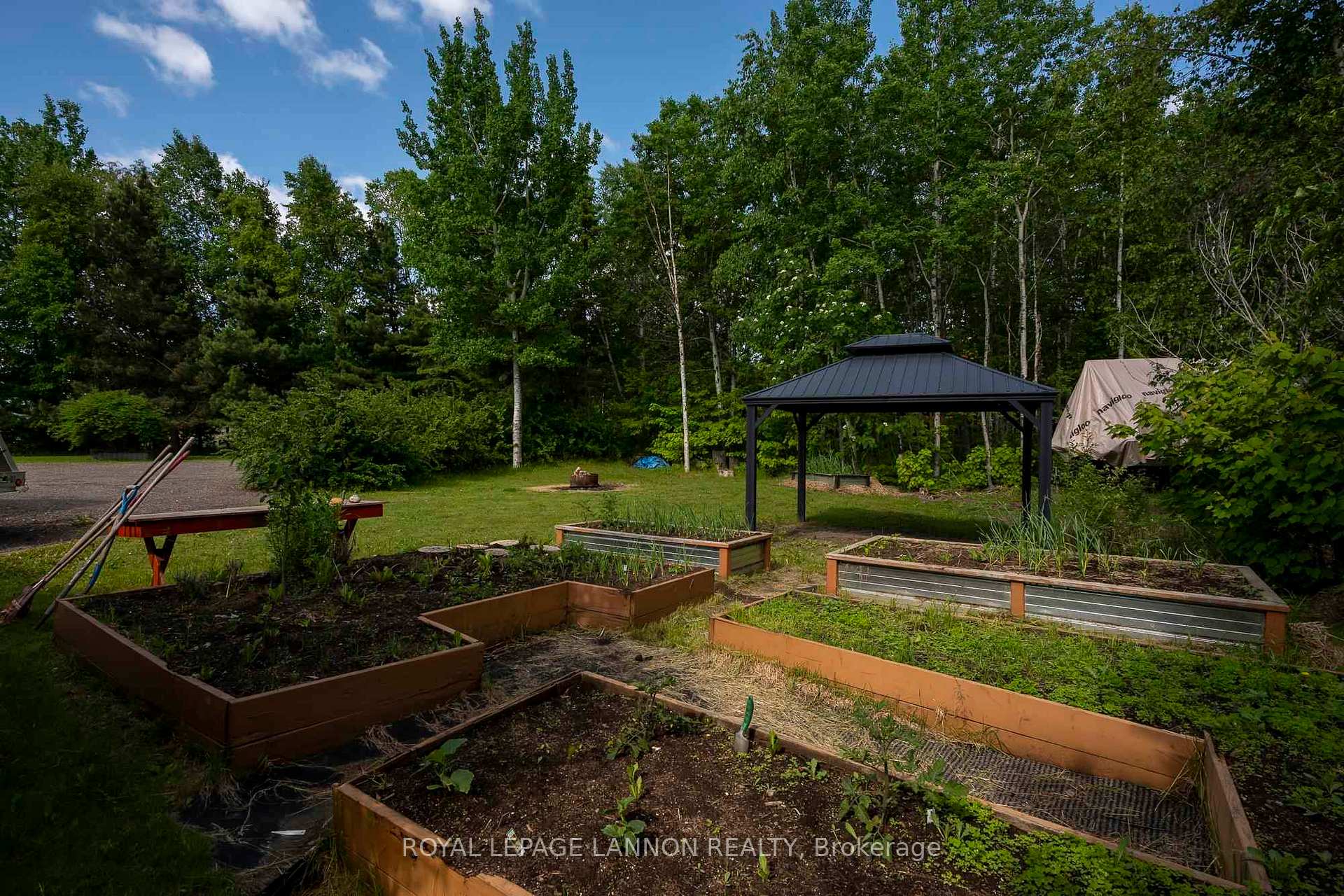 Photo 37 of 100 Island Avenue, Neebing, Blake — HOMEH