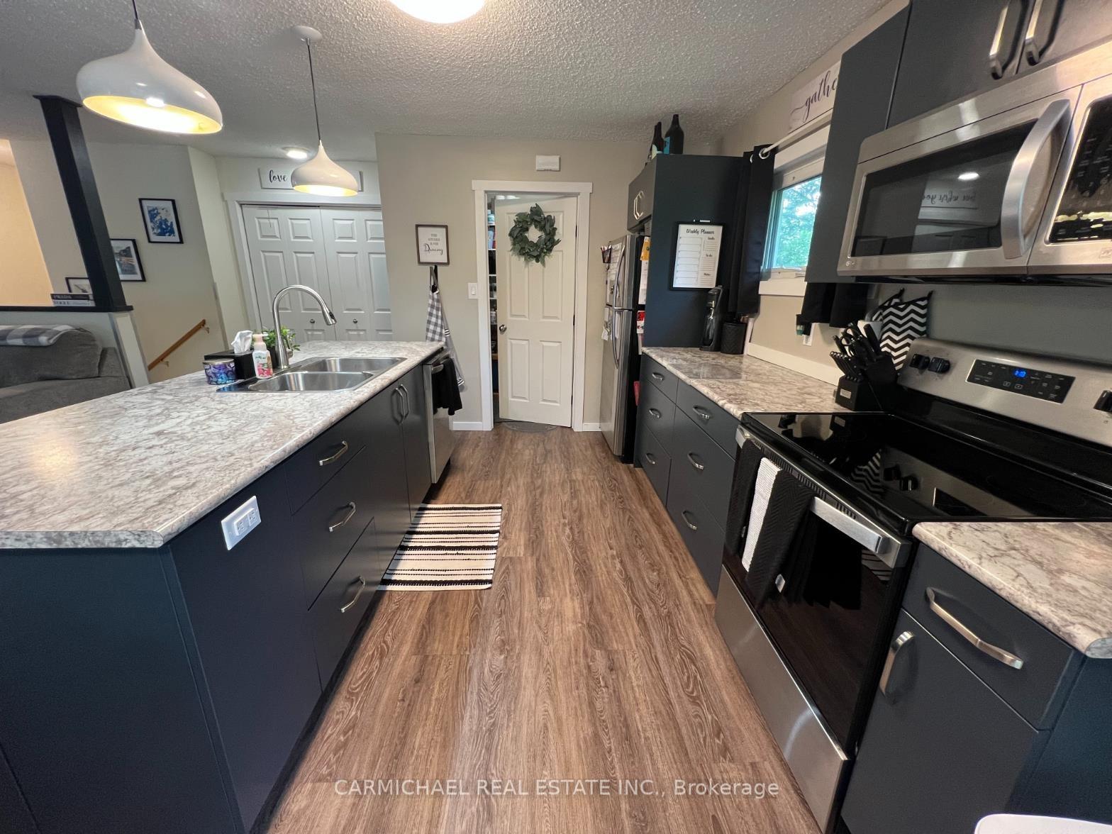 Photo 6 of 118 Minto Crescent, Kenora, Amethyst — HOMEH