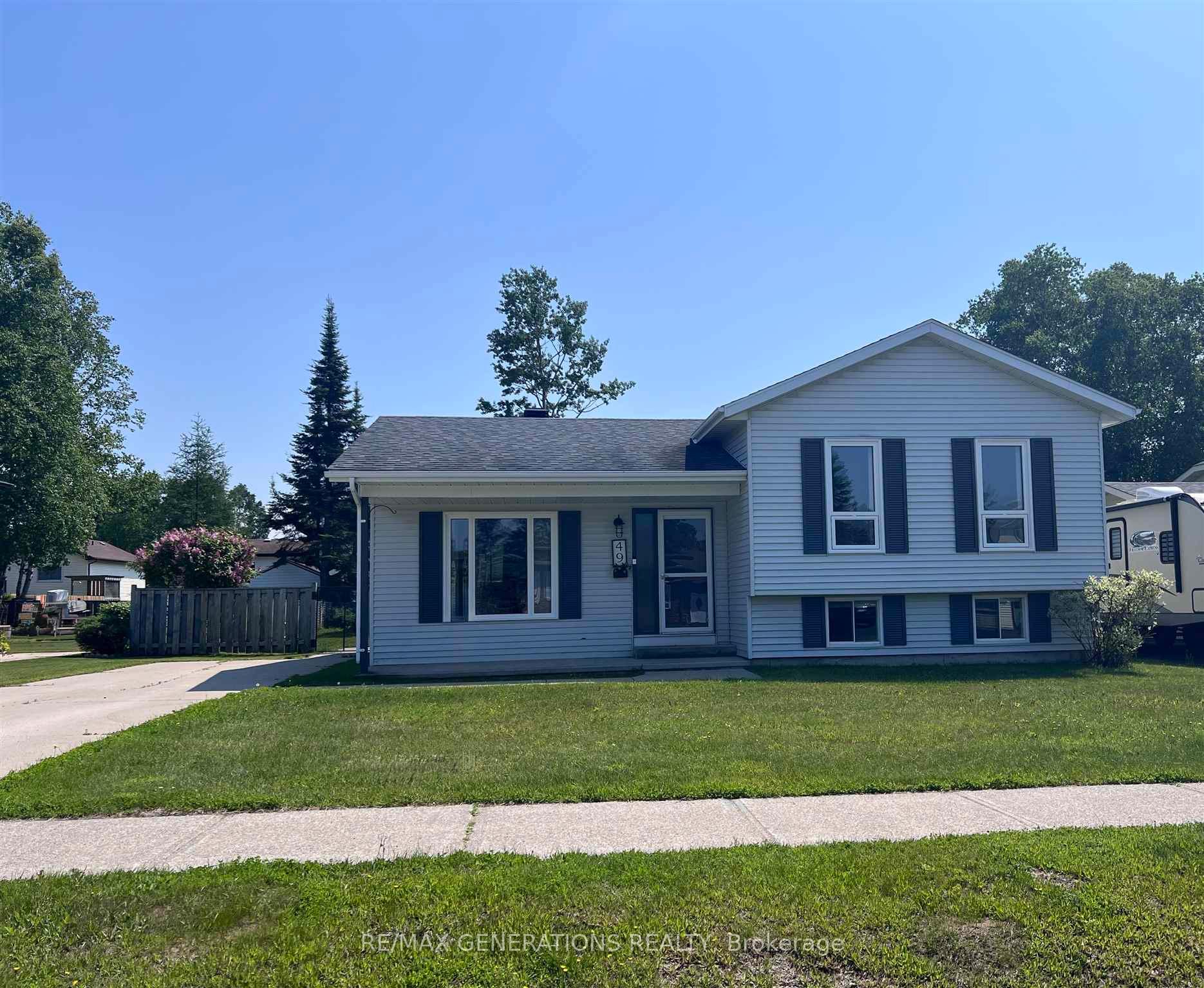 Photo 1 of 49 Bastedo Crescent, Marathon — HOMEH