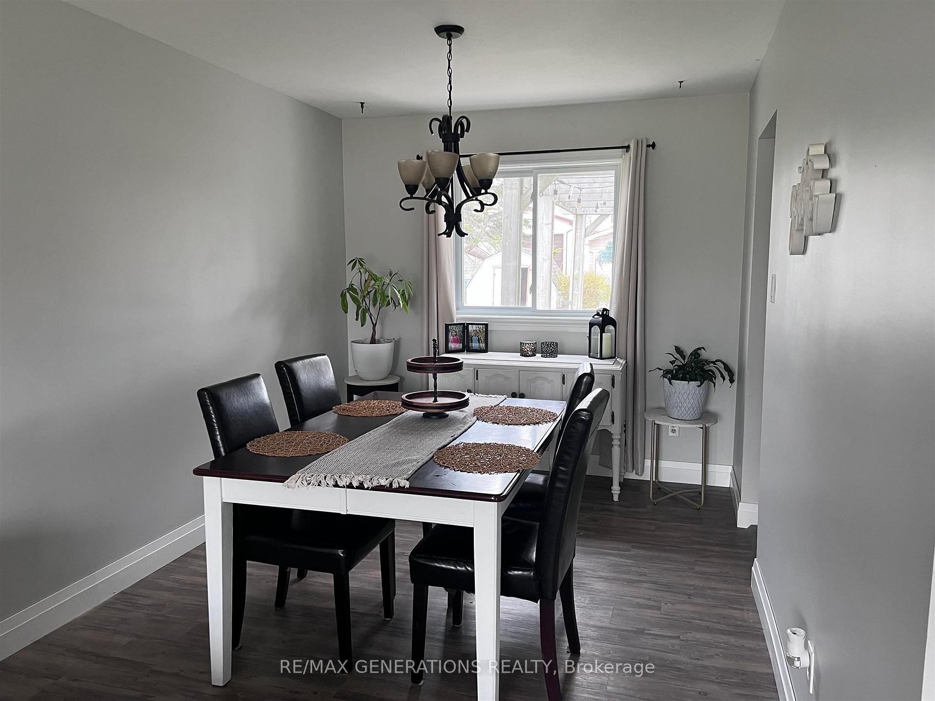 Photo 6 of 49 Bastedo Crescent, Marathon — HOMEH