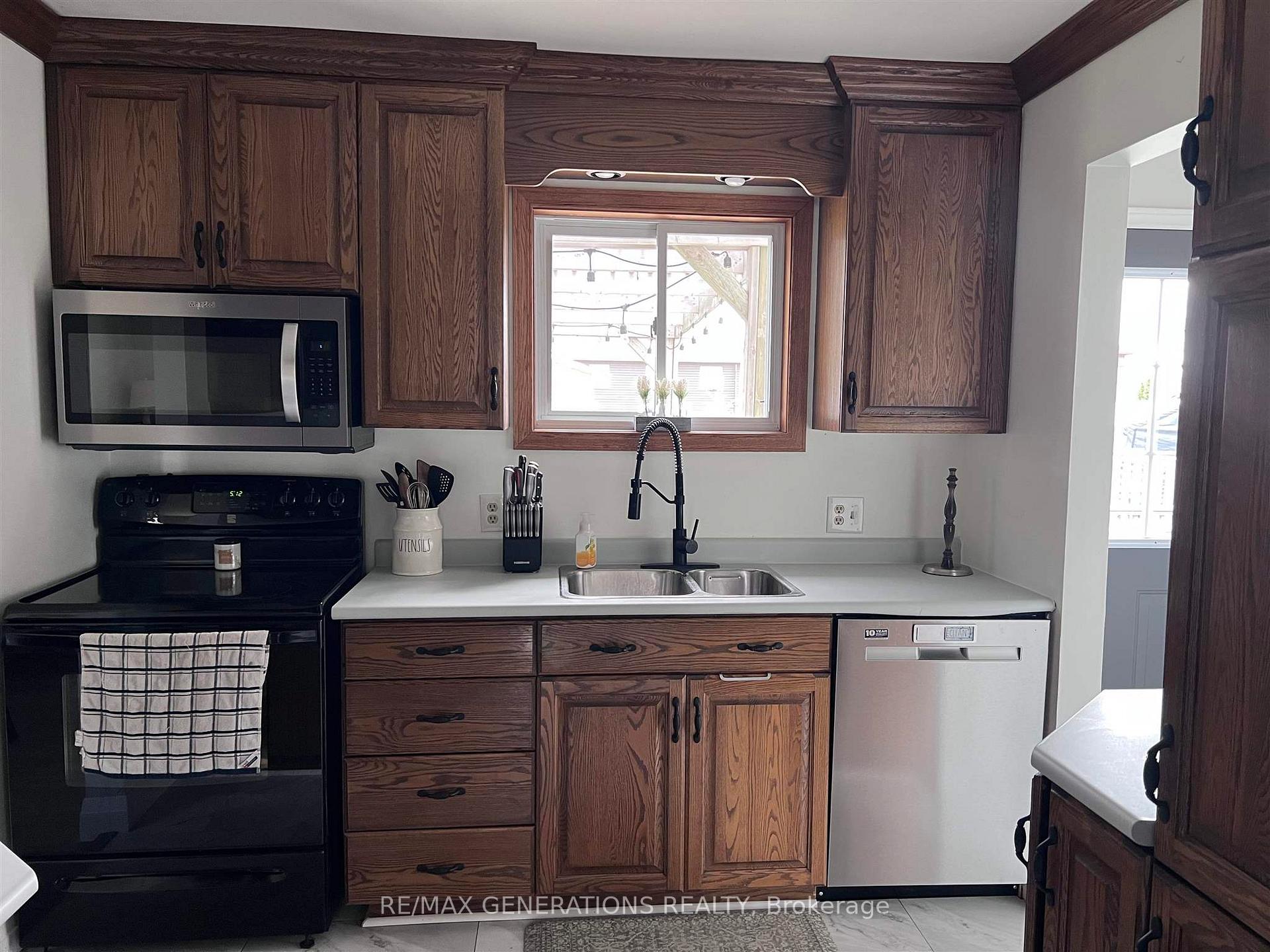 Photo 10 of 49 Bastedo Crescent, Marathon — HOMEH