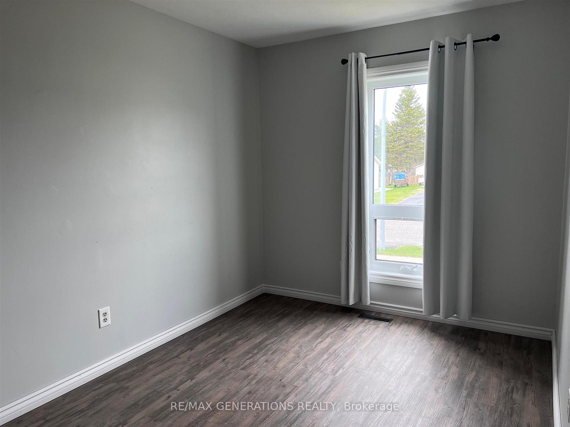 Photo 14 of 49 Bastedo Crescent, Marathon — HOMEH