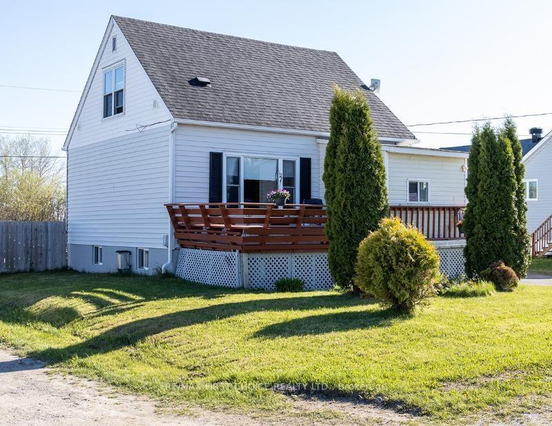 Photo 1 of 211 Third Avenue NE, Greenstone — HOMEH