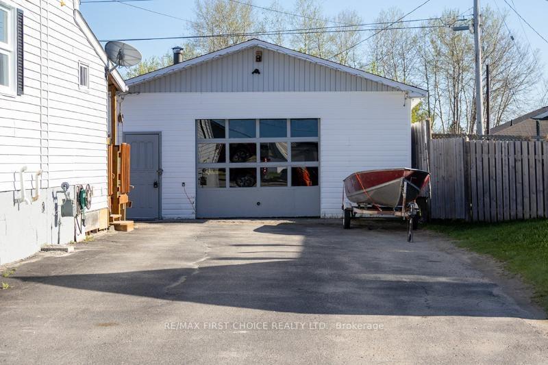 Photo 2 of 211 Third Avenue NE, Greenstone — HOMEH