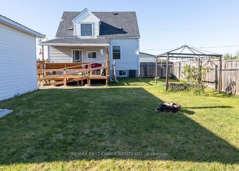 Photo 3 of 211 Third Avenue NE, Greenstone — HOMEH