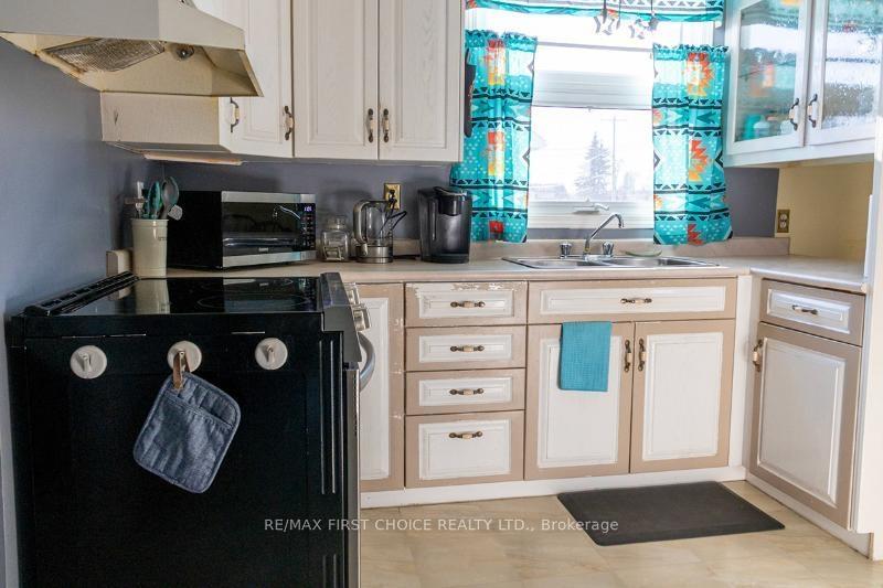 Photo 10 of 211 Third Avenue NE, Greenstone — HOMEH