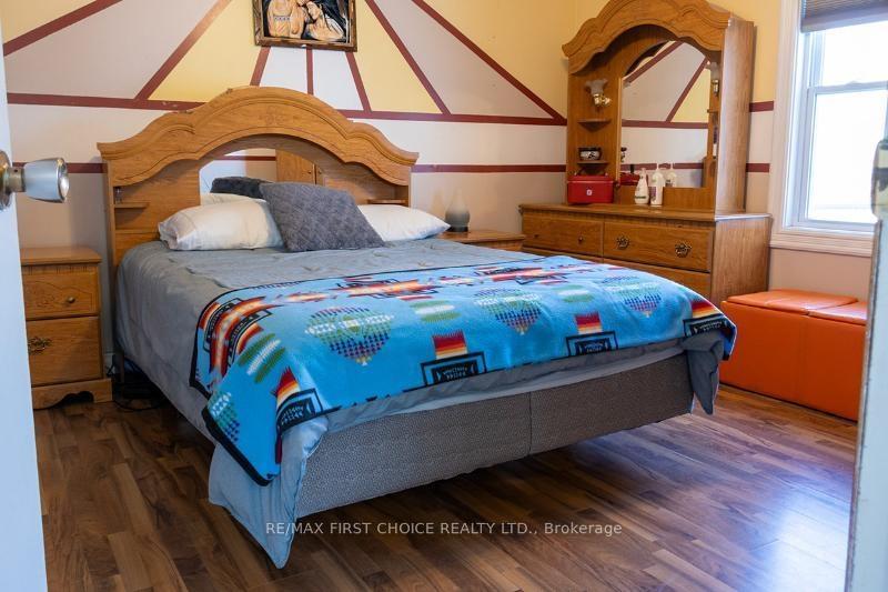 Photo 16 of 211 Third Avenue NE, Greenstone — HOMEH