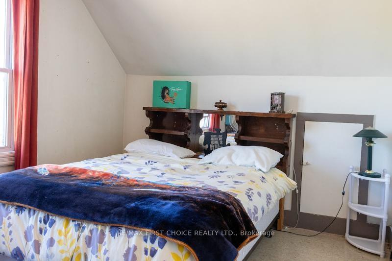 Photo 21 of 211 Third Avenue NE, Greenstone — HOMEH