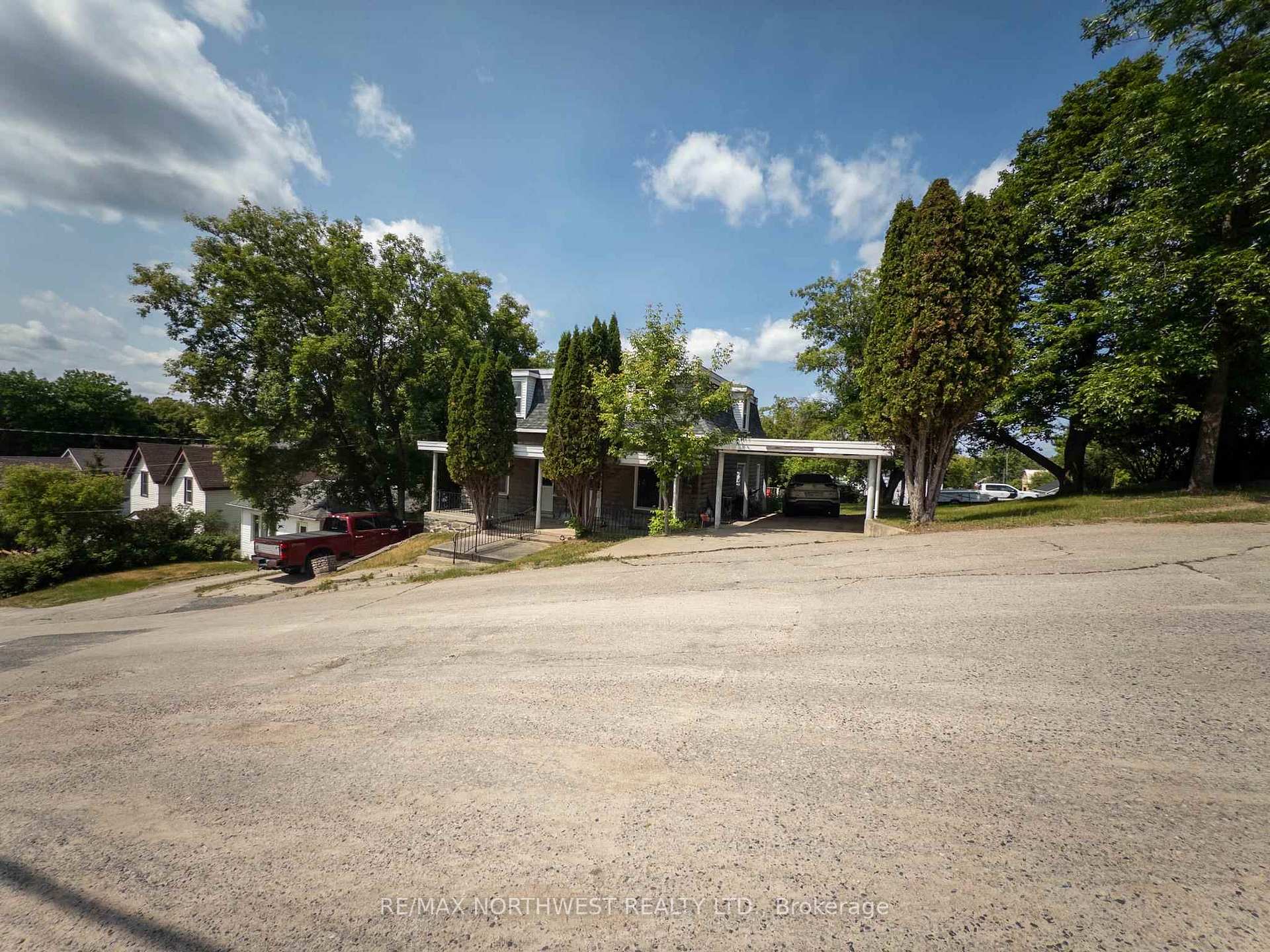 Photo 3 of 506 Superior Street, Kenora, Keewatin — HOMEH